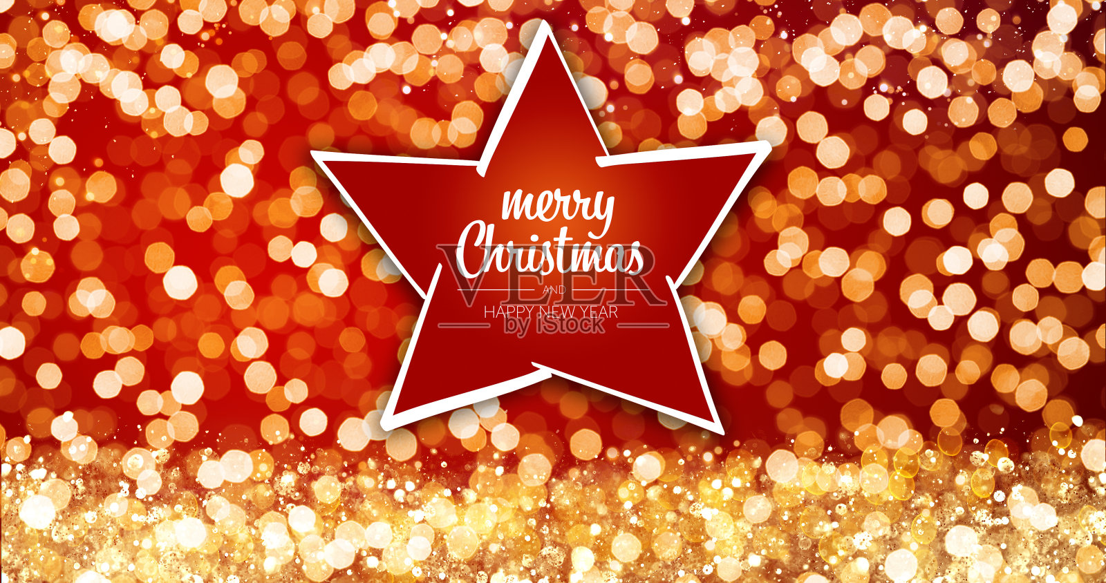 闪闪发光的金银圣诞彩灯用“圣诞快乐”和“新年快乐”祝福短信星星点缀在红色的背景上，明亮的彩灯装饰。优雅的假日社交邮政数码卡照片摄影图片