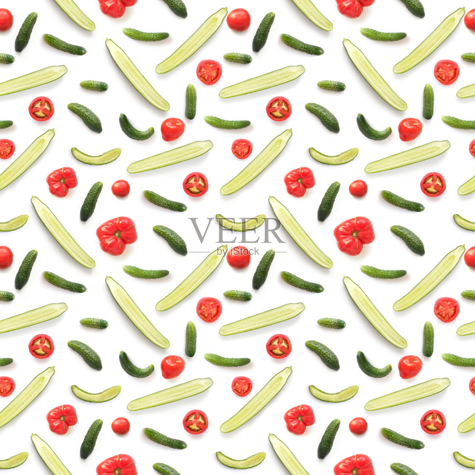 食物口感。无缝模式的新鲜蔬菜孤立在白色背景，俯视图，平铺。西红柿和黄瓜切成片。插画图片素材