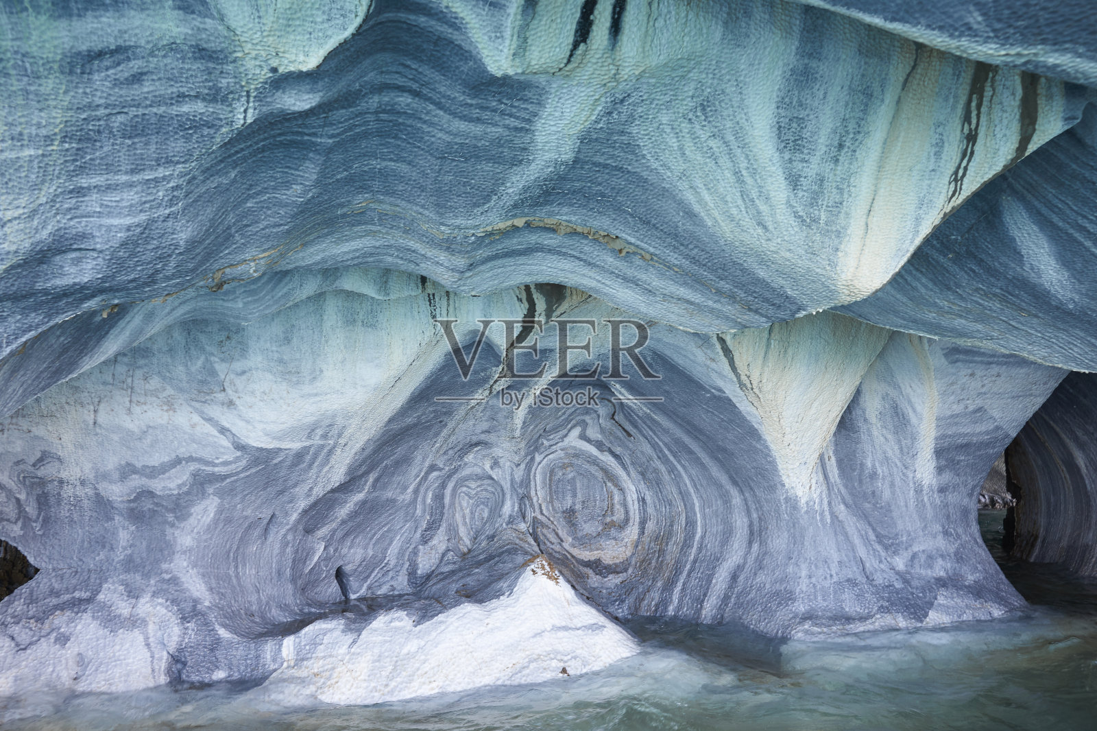 智利巴塔哥尼亚的大理石洞穴照片摄影图片