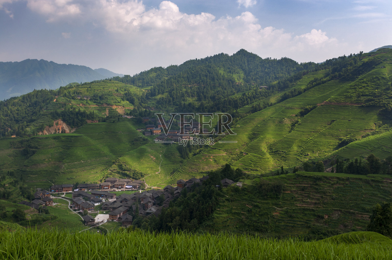 中国广西的大寨村和周围的龙胜梯田美景照片摄影图片