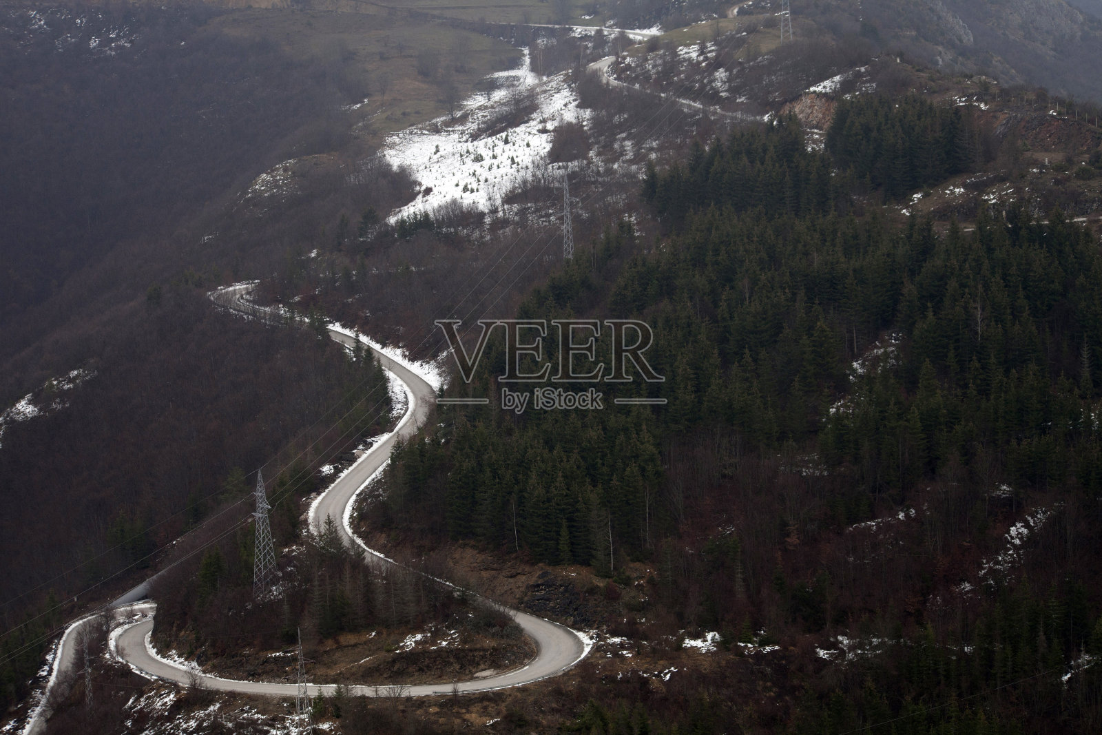 通往塞尔维亚山区的路照片摄影图片