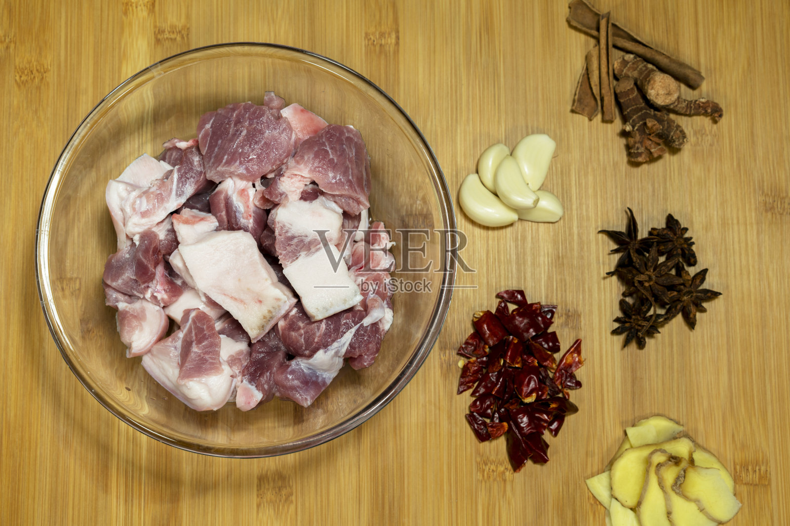 调味和鲜肉的红烧猪肉照片摄影图片