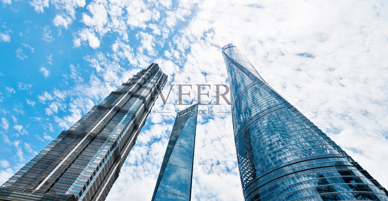 上海地标性摩天大楼的低角度视图照片摄影图片