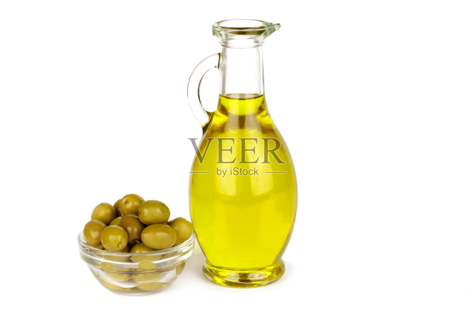 瓶中橄榄油，白色背景上的橄榄照片摄影图片
