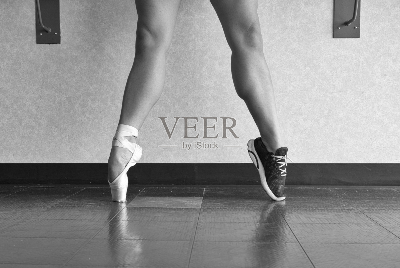黑白版的芭蕾舞演员-舞者和运动员照片摄影图片