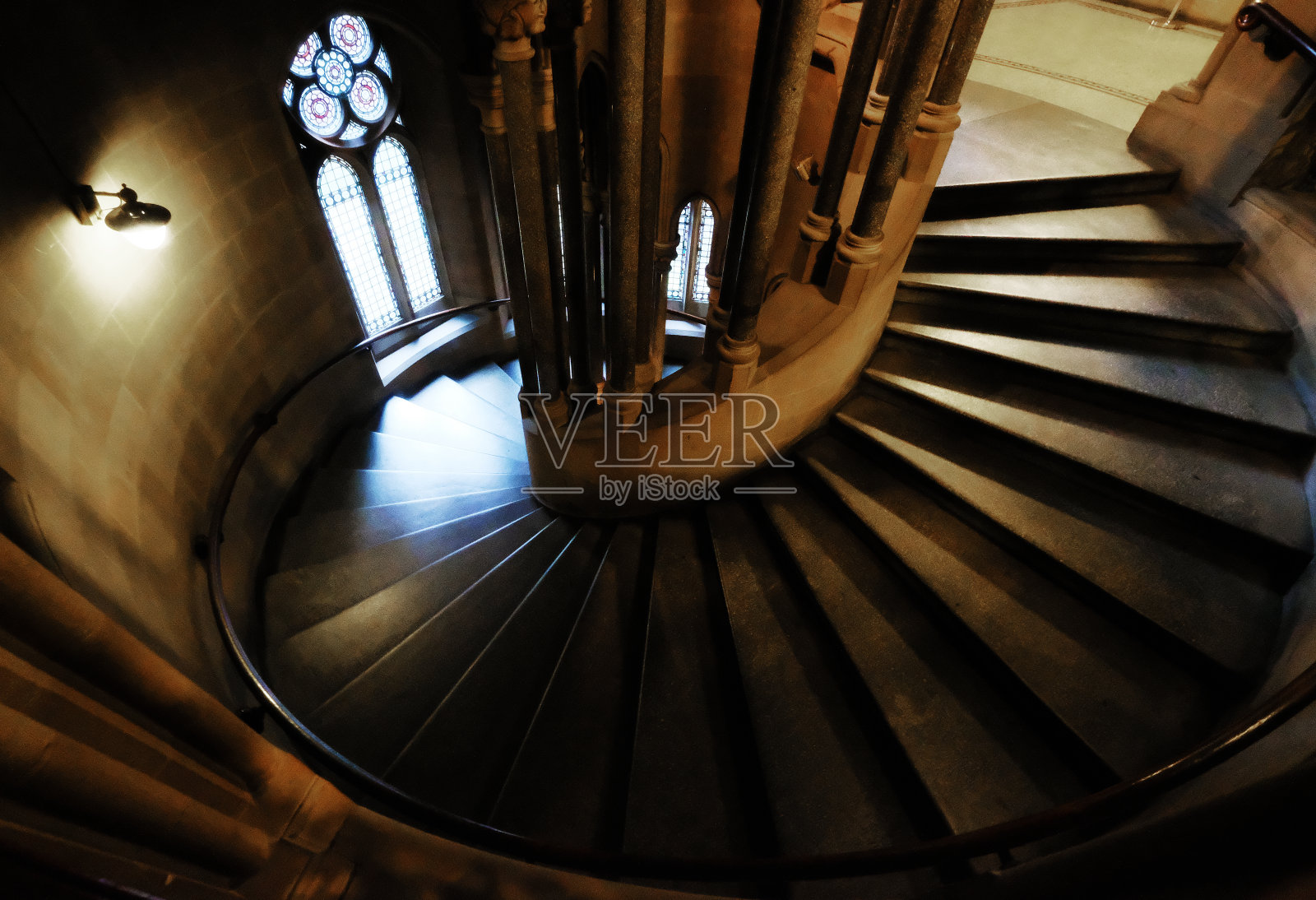 哥特式的旋转楼梯照片摄影图片