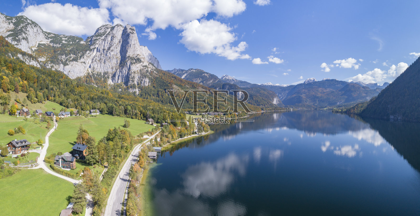 格伦德尔湖，秋天的颜色，奥地利，奥地利阿尔卑斯山照片摄影图片