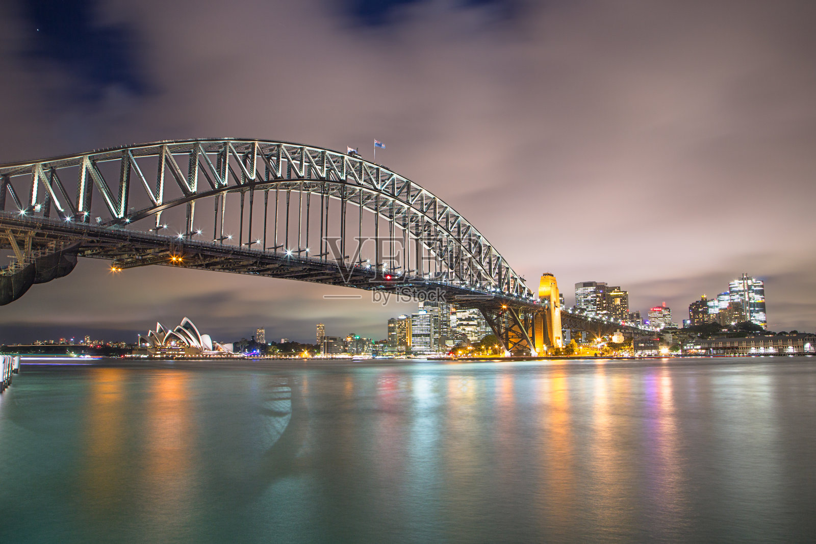 晚上的悉尼海港大桥照片摄影图片