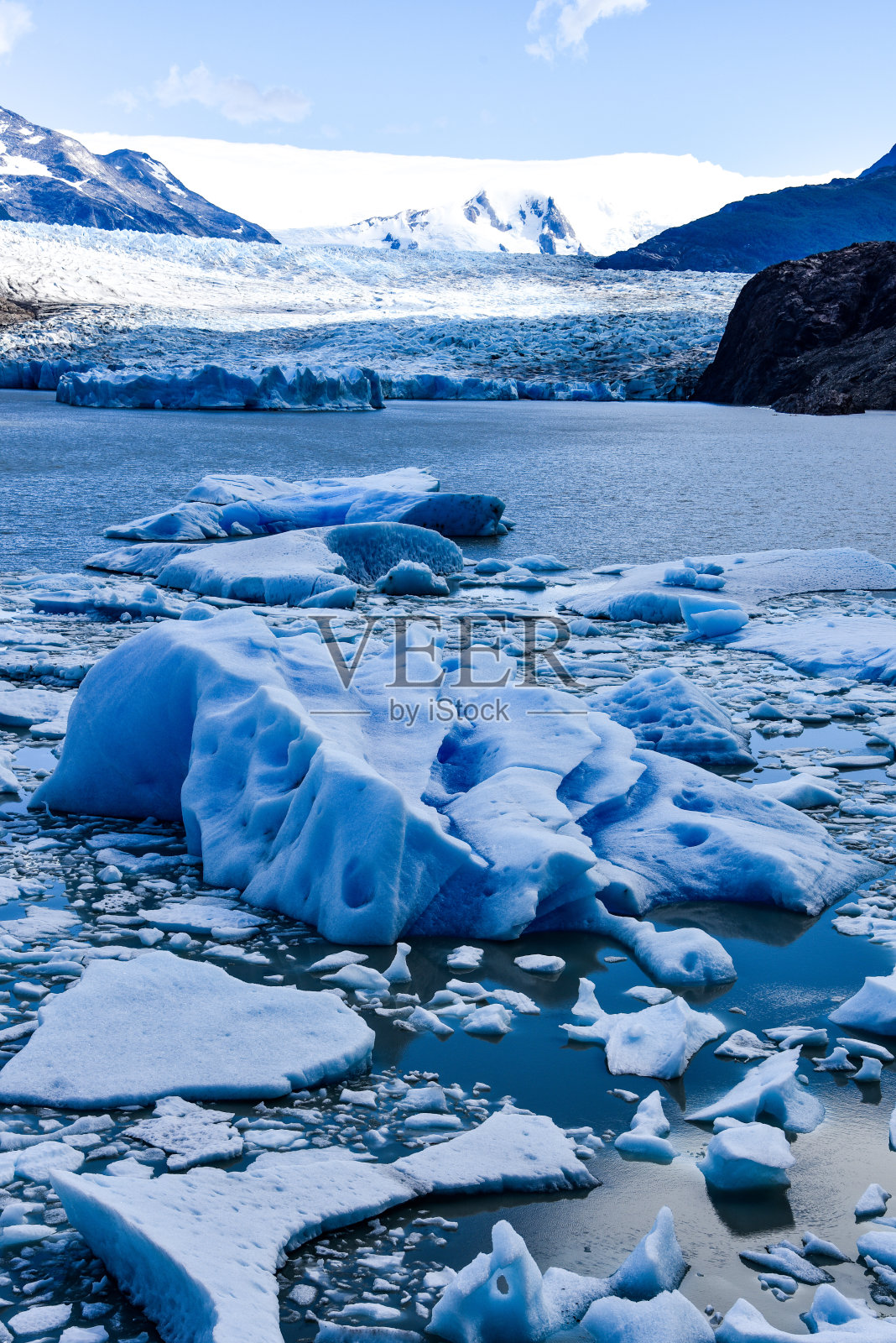 灰色湖和灰色冰川在南巴塔哥尼亚冰原，托雷斯德尔潘恩国家公园，智利照片摄影图片