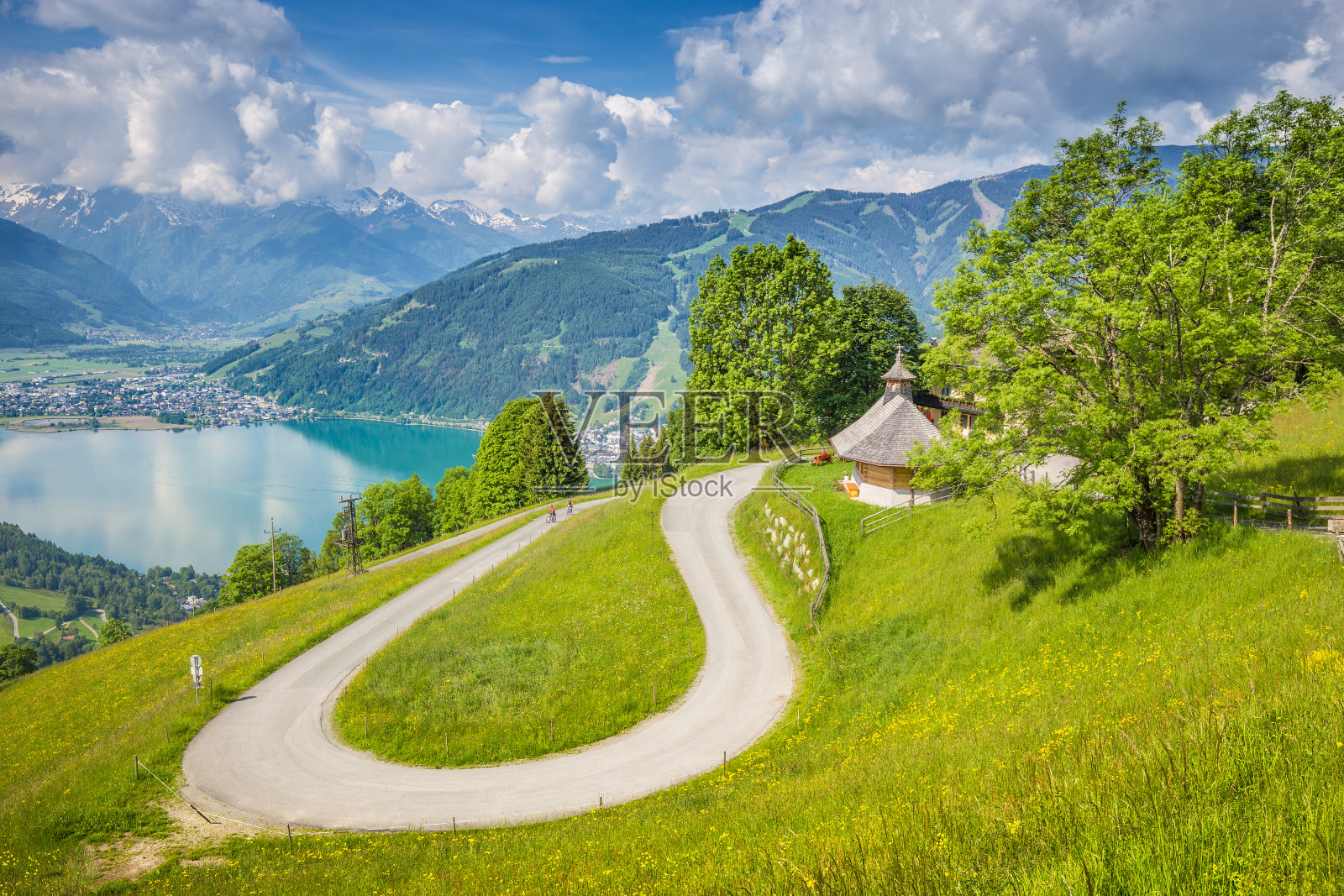 阿尔卑斯山脉的山路在泽尔am See，奥地利照片摄影图片