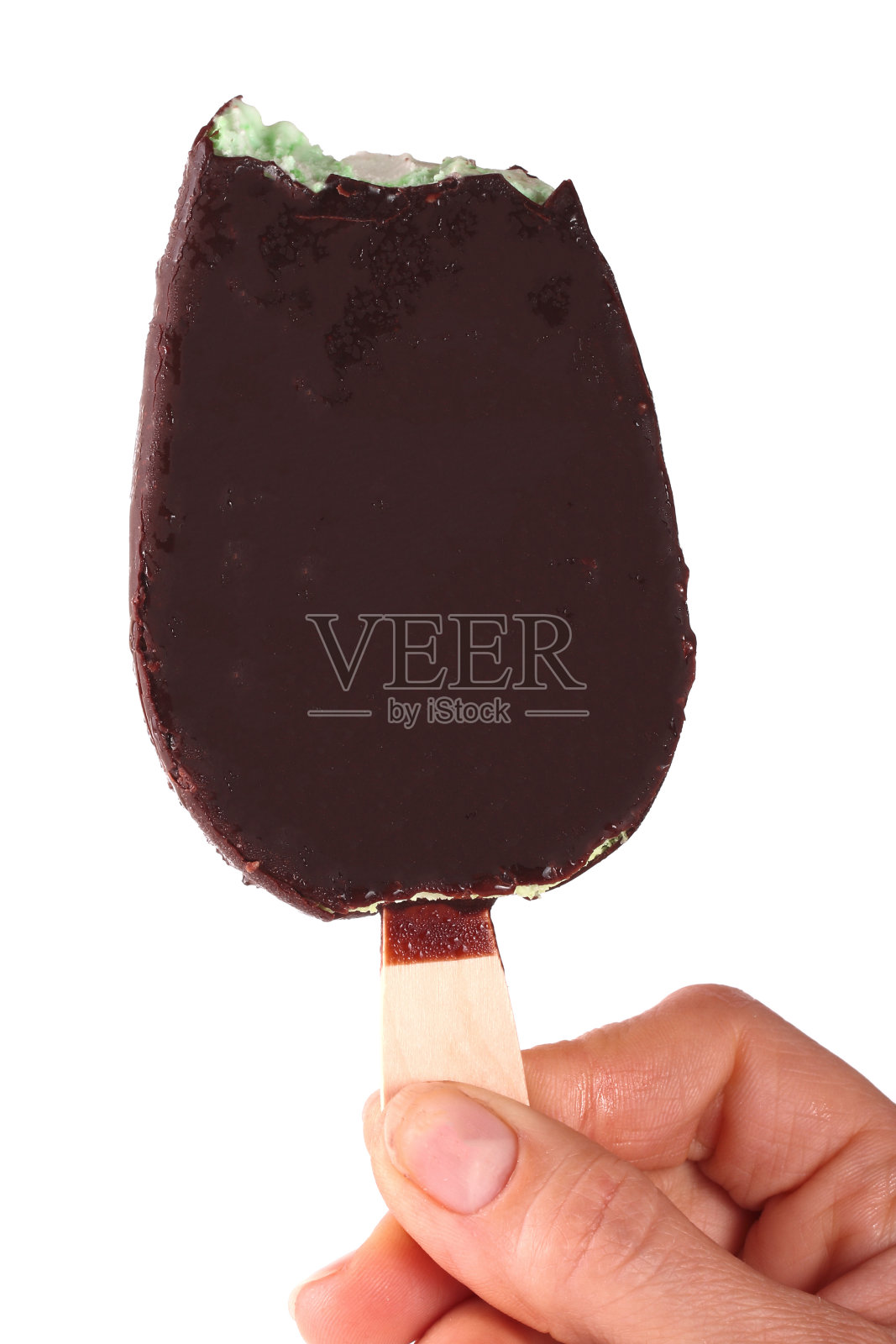 冰淇淋水果和巧克力在手孤立的白色背景照片摄影图片