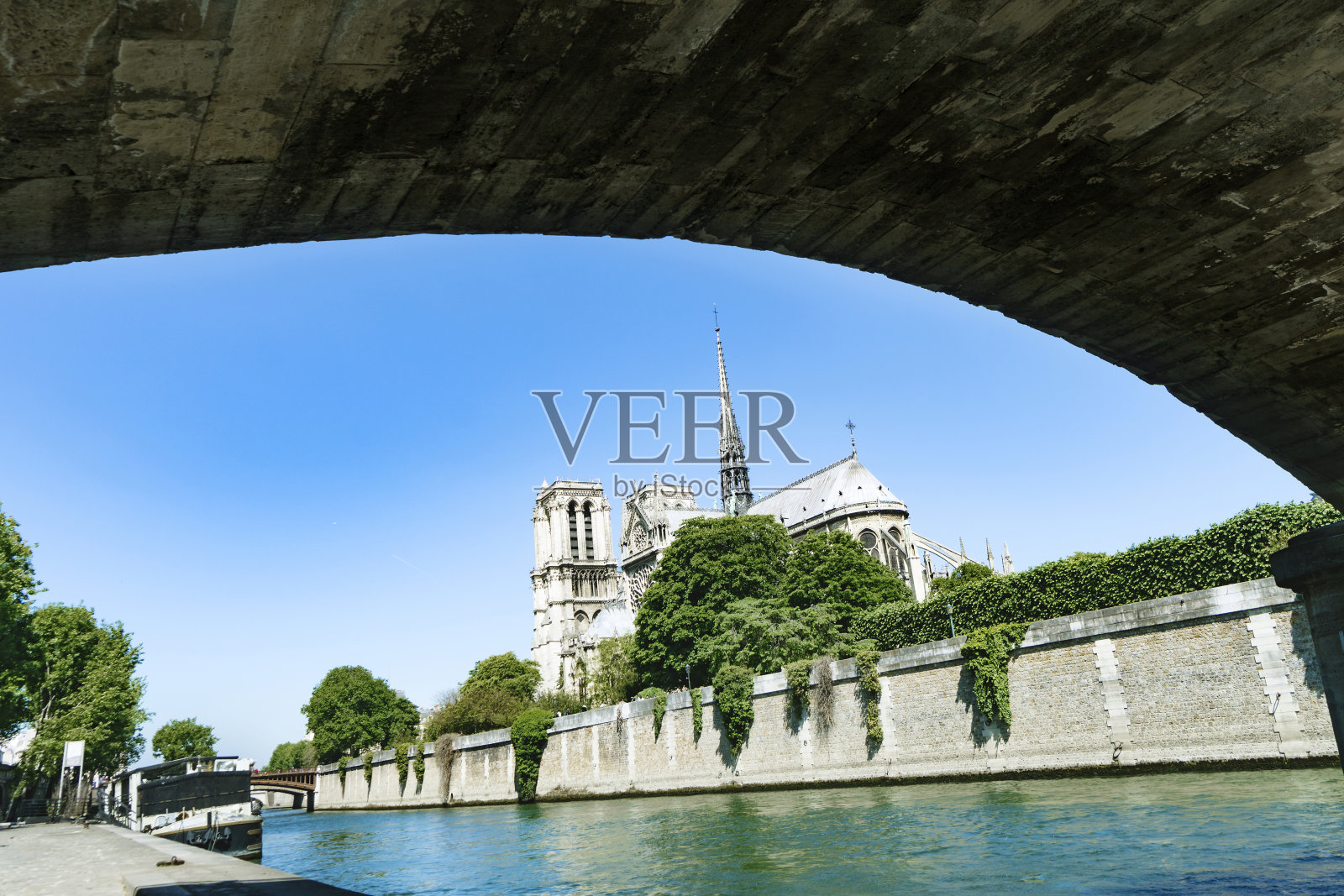 巴黎圣母院和塞纳河照片摄影图片