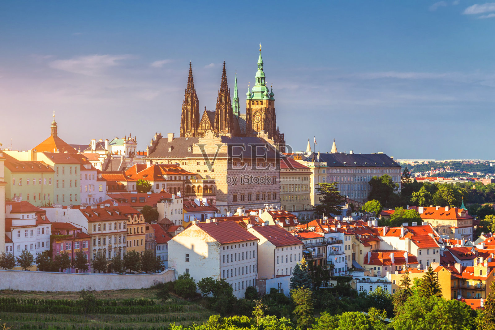 布拉格城堡和圣维塔斯大教堂，捷克共和国。全景照片摄影图片