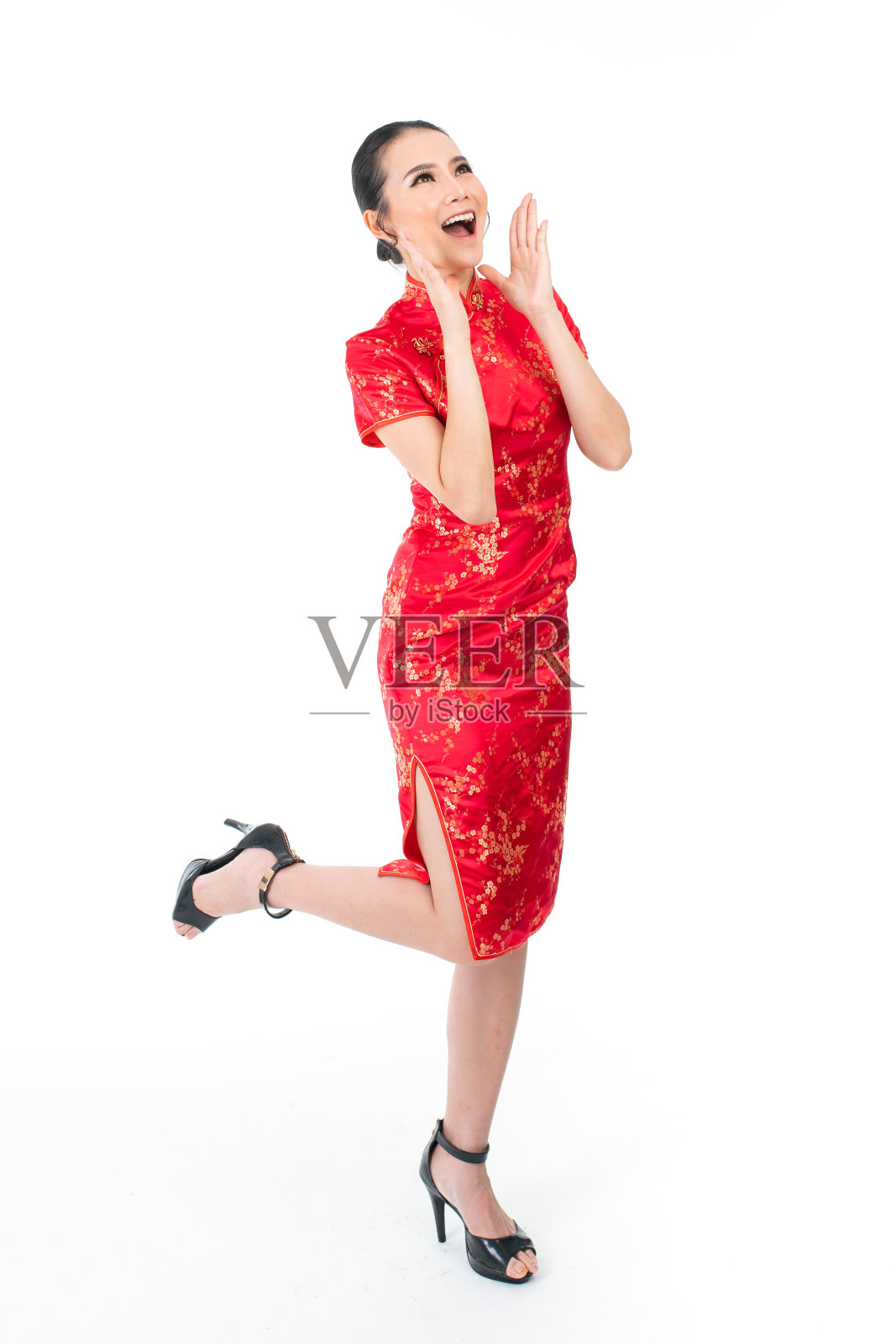 亚洲华人穿着中国传统的旗袍照片摄影图片
