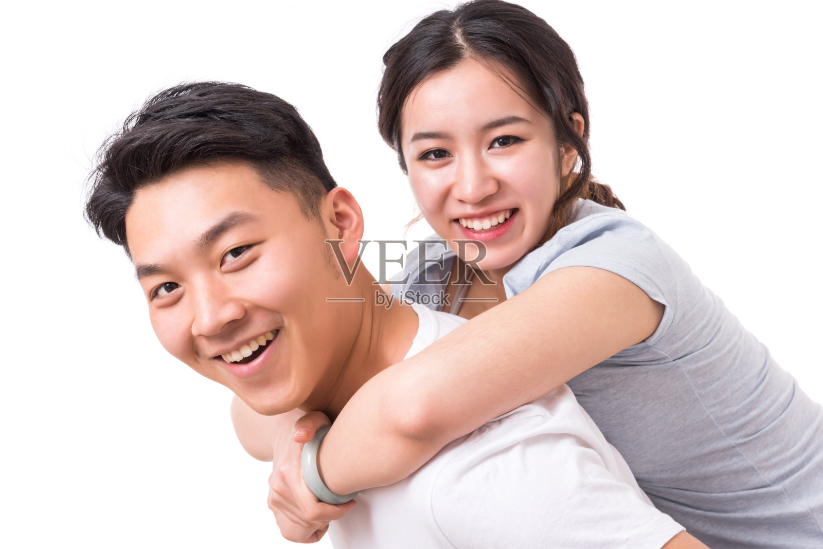 年轻幸福的微笑夫妇肖像-孤立在白色的背景照片摄影图片