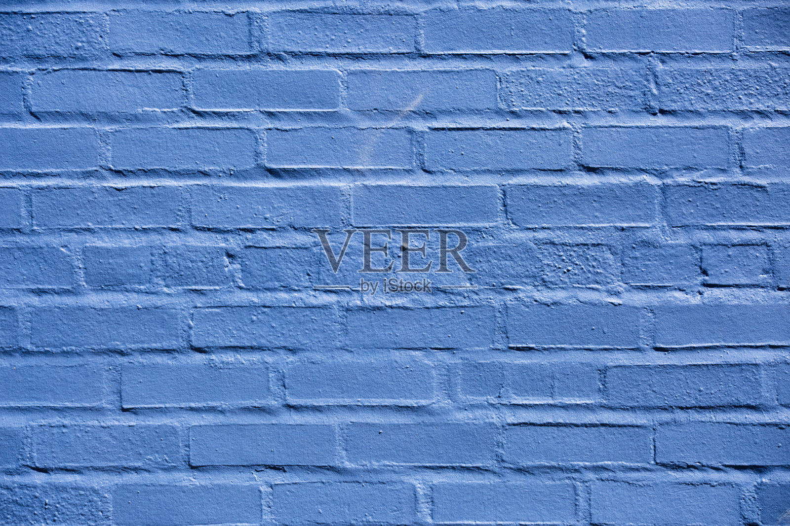 弗吉尼亚州沃伦顿的砖墙被漆成蓝色，照片摄影图片