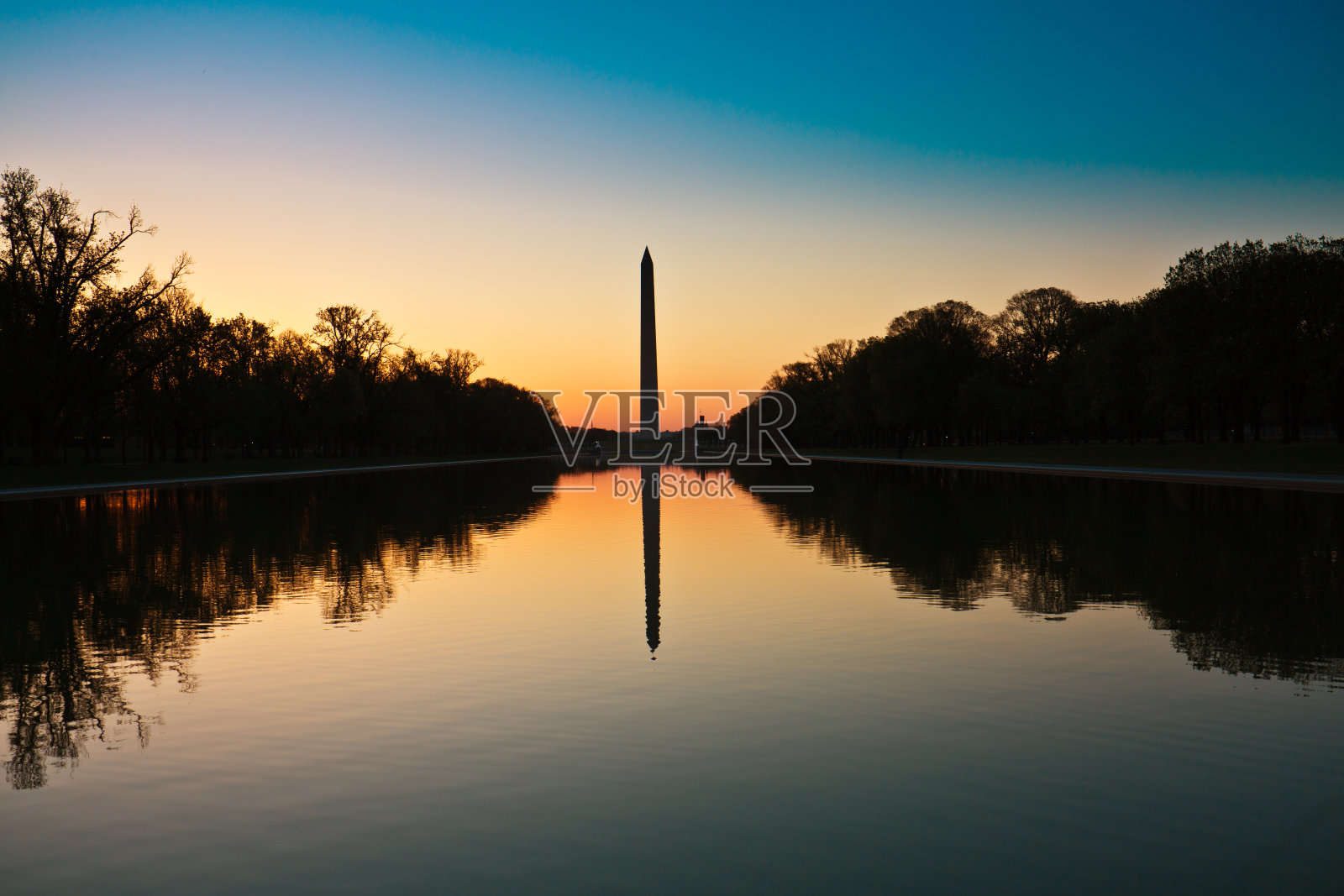 华盛顿纪念碑日出和倒影池在华盛顿特区照片摄影图片