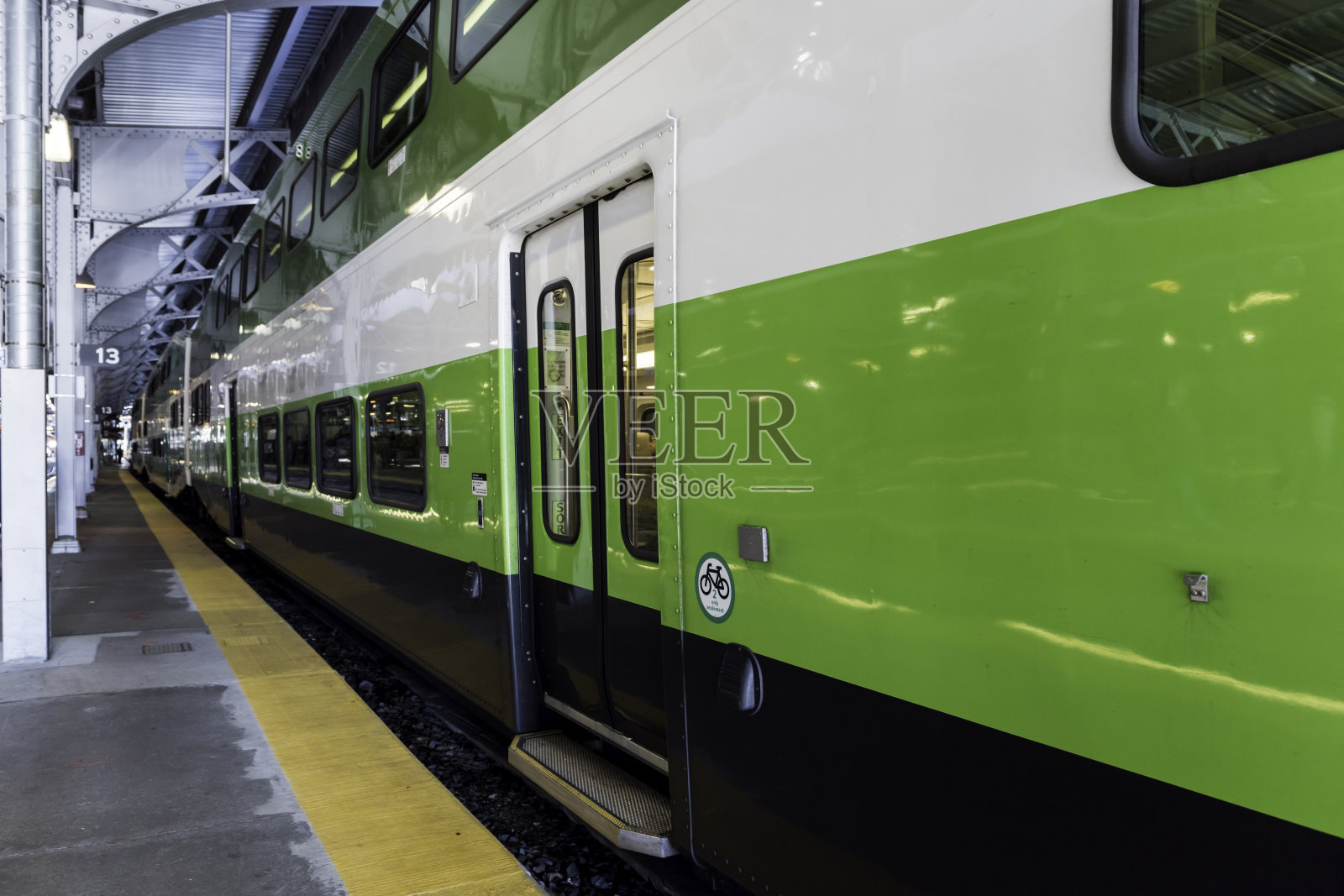 多伦多通勤列车照片摄影图片