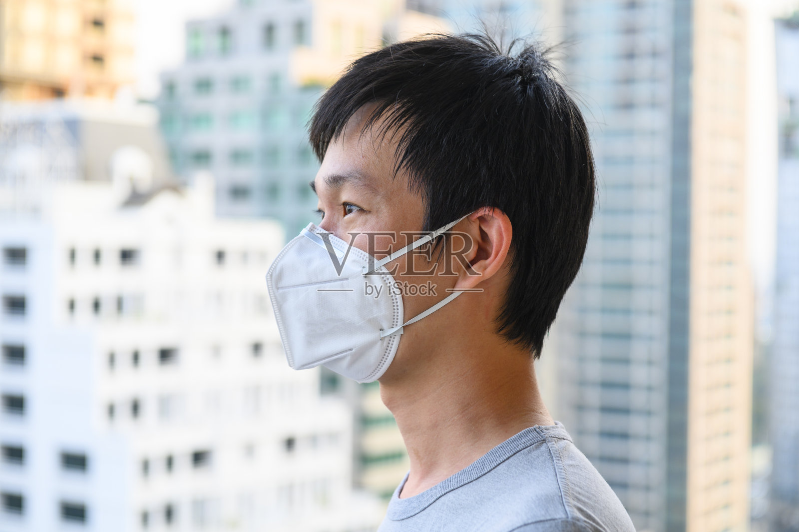 亚洲男人戴口罩防止空气污染照片摄影图片
