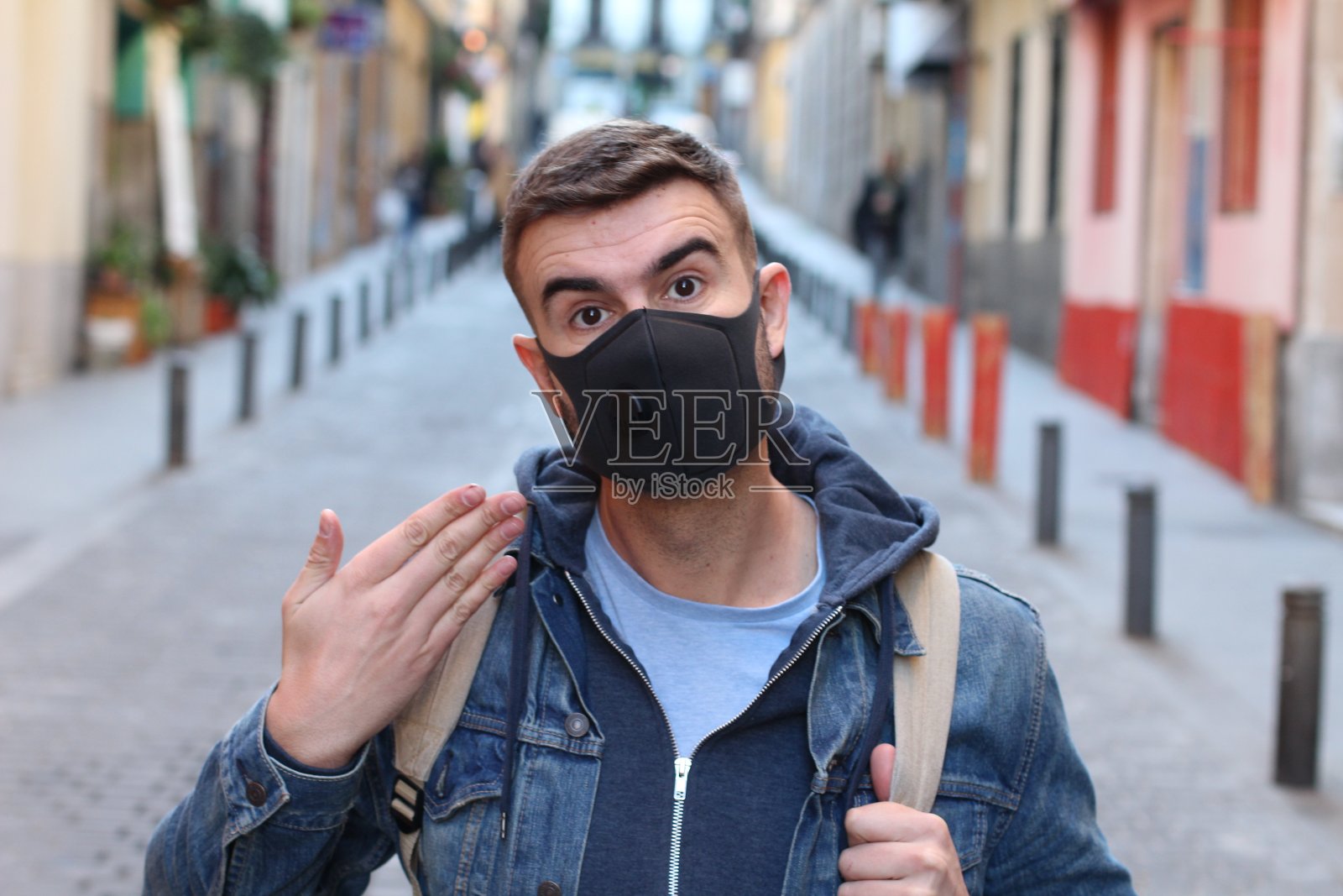 污染严重，学生戴口罩照片摄影图片