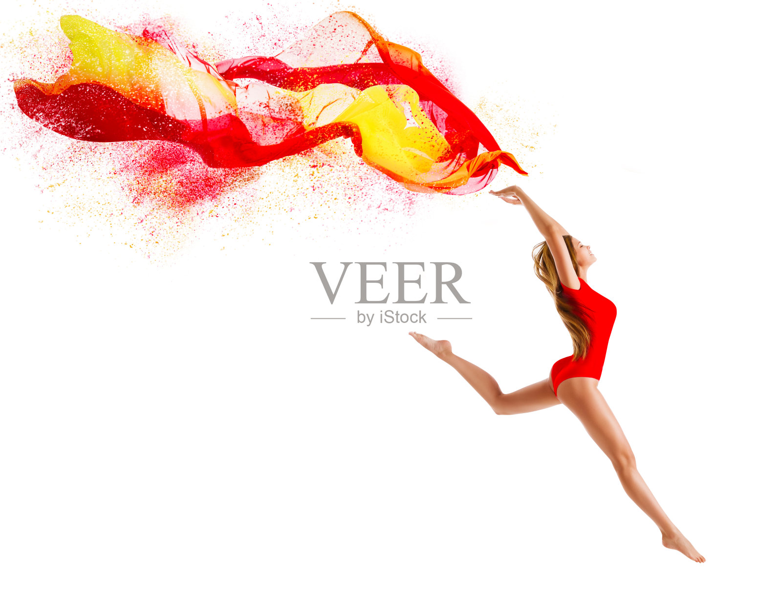 运动女子跳跃与飞布，快乐的体操女孩与飘扬的织物照片摄影图片