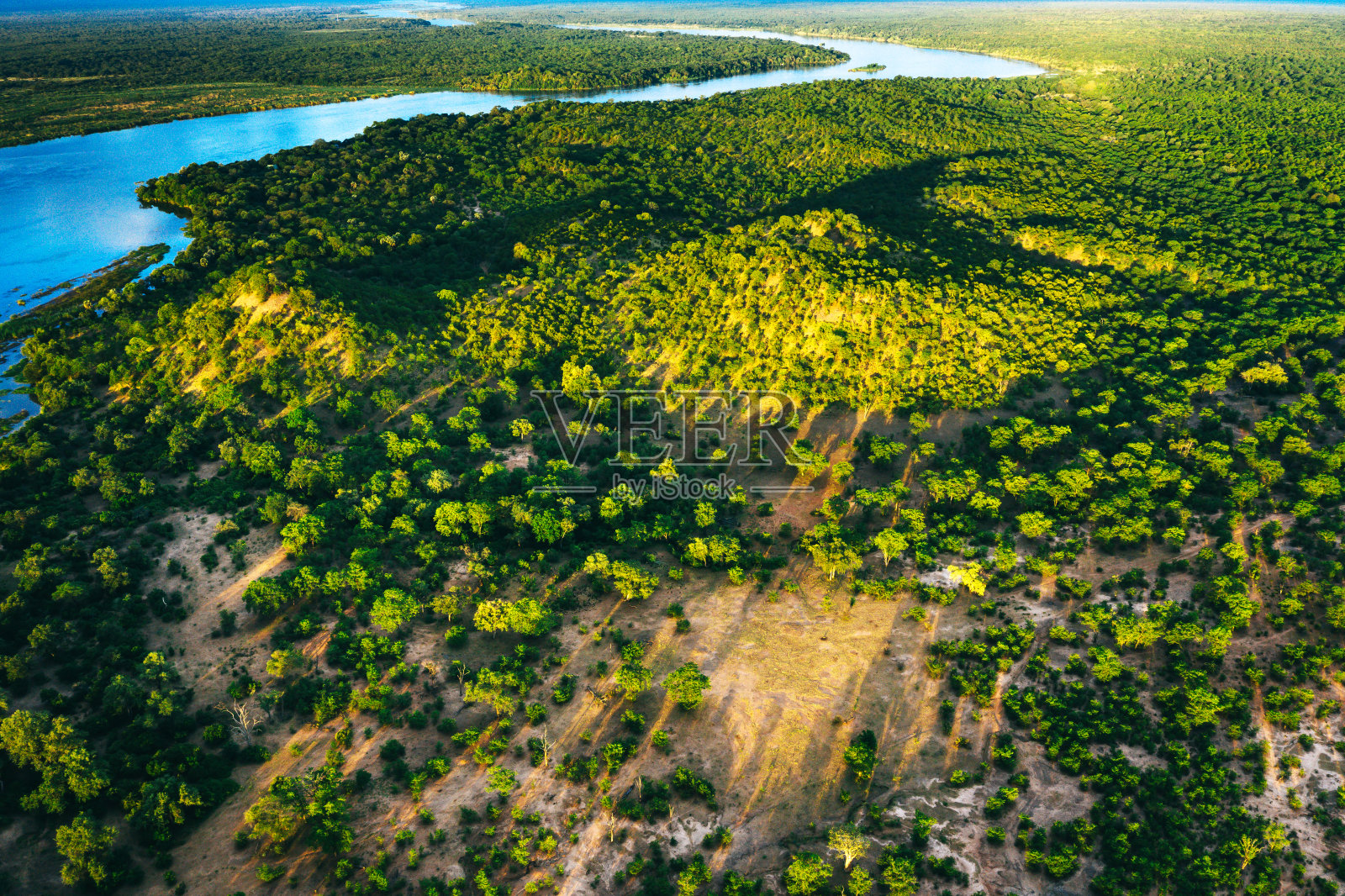 鸟瞰赞比西河，赞比亚照片摄影图片