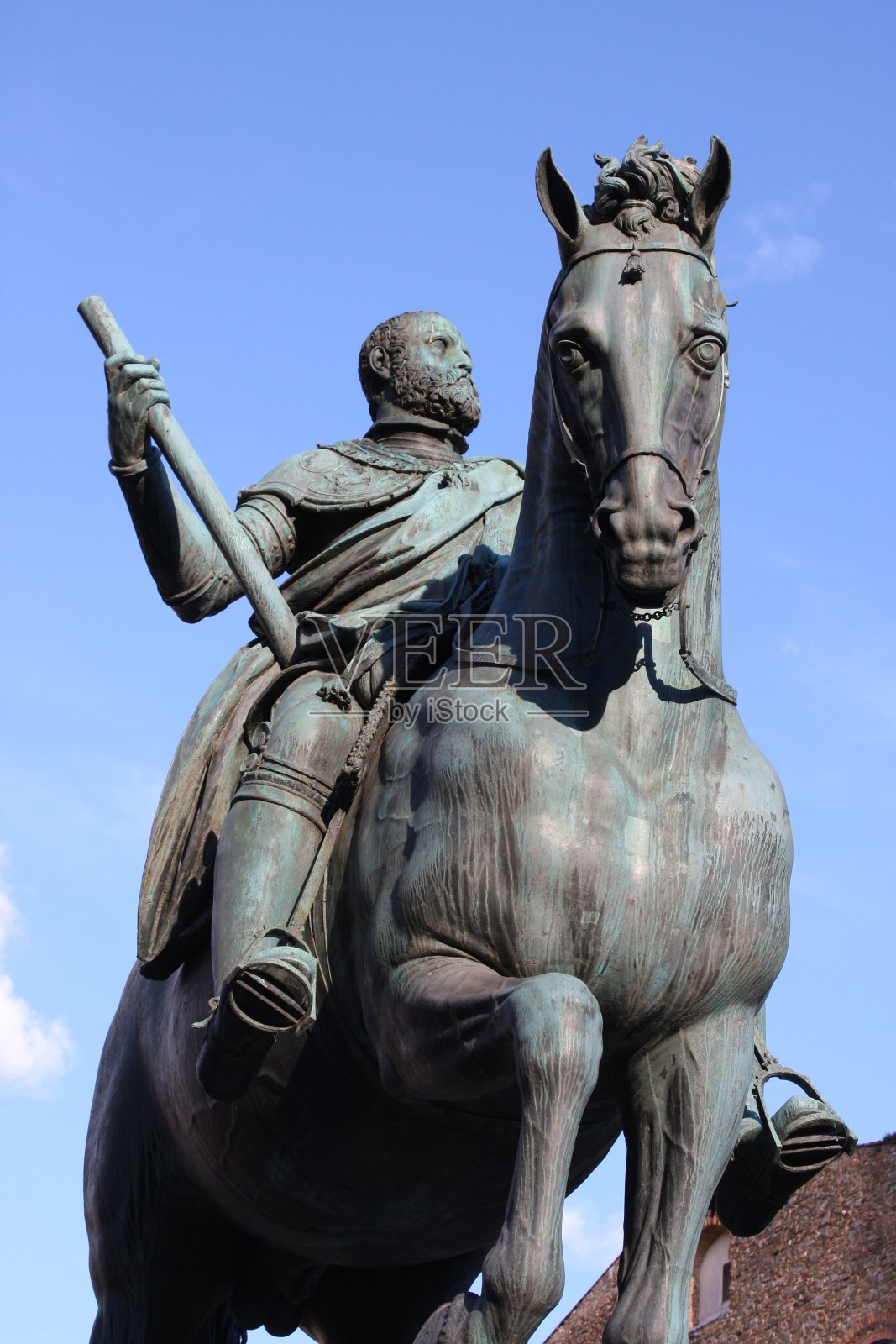 科西莫一世(托斯卡纳大公)的青铜骑马雕像在佛罗伦萨的贵族广场，托斯卡纳，意大利。照片摄影图片