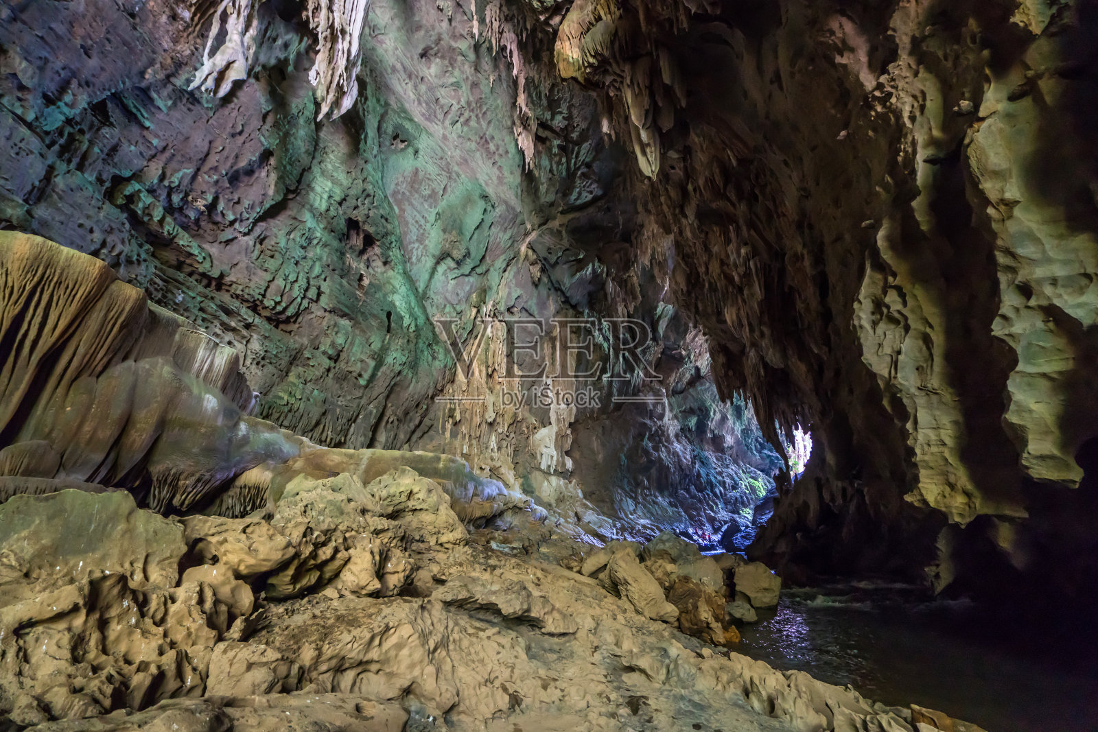 这是泰国北碧府蓝孔恩国家公园的Nok Nang Aen洞照片摄影图片