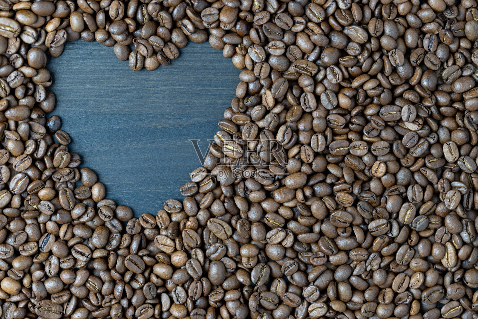烘培咖啡豆的背景与地方文字心的形式照片摄影图片