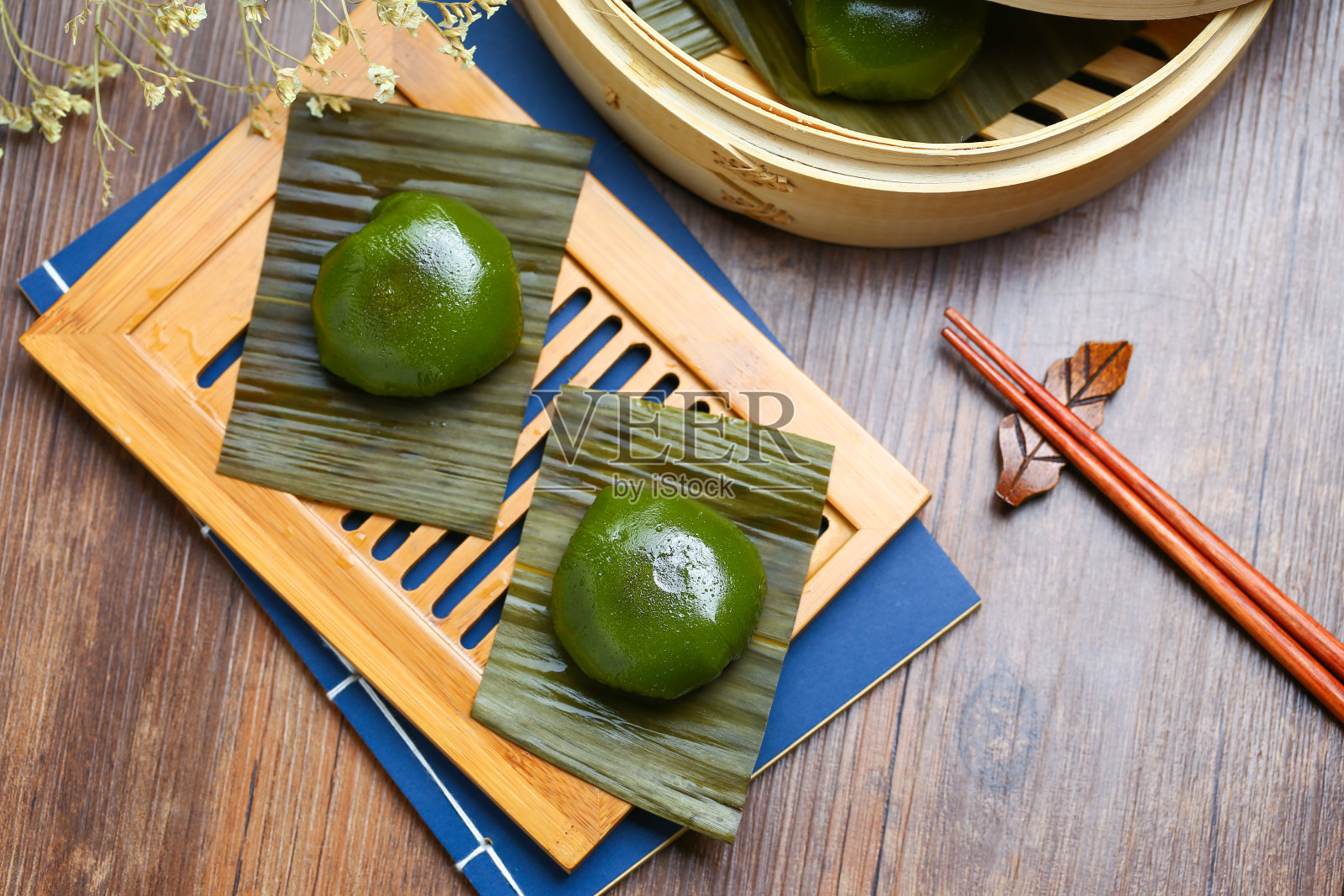 中国传统清明节食品绿色饭团照片摄影图片