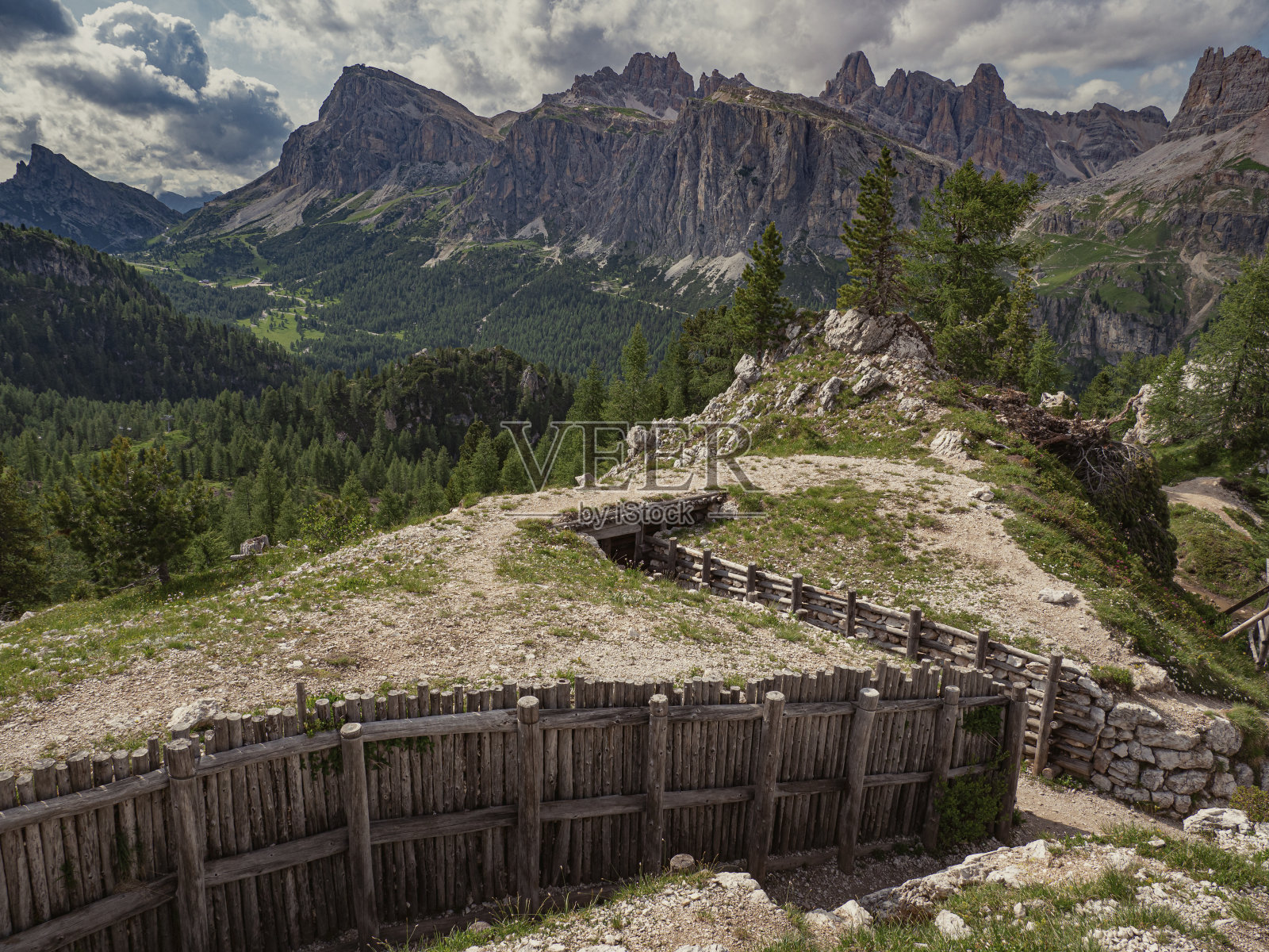 第一次世界大战战壕在五托里在多洛米特阿尔卑斯山意大利照片摄影图片