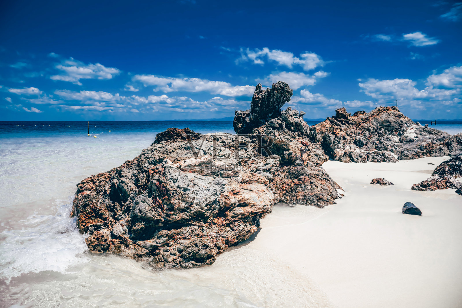 缅甸萨利岛的海滩和岩石照片摄影图片