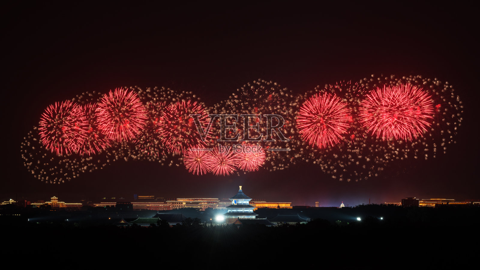 国庆烟花表演在天安门广场，中国，北京照片摄影图片