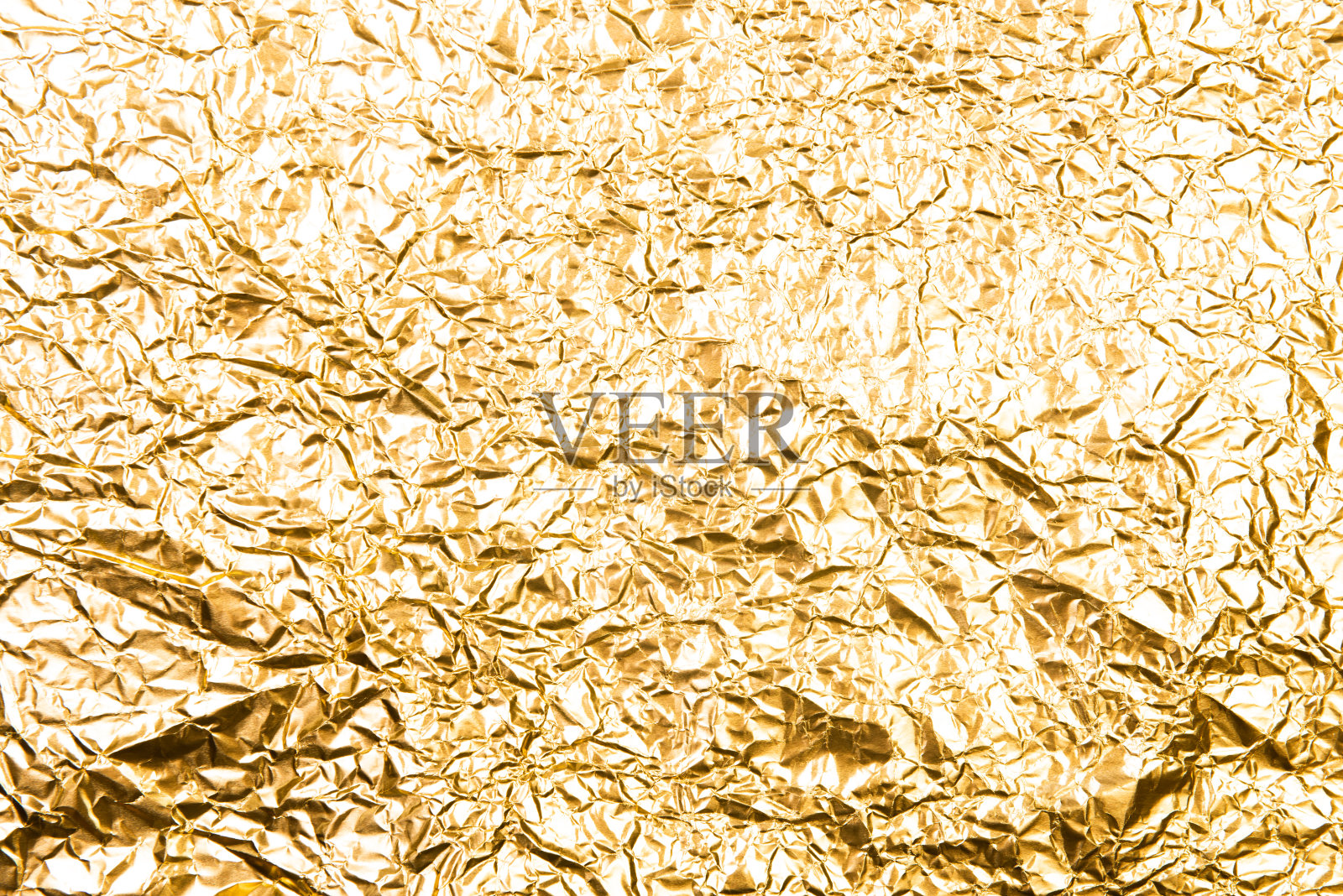 闪亮的褶皱金箔抽象纹理背景。照片摄影图片