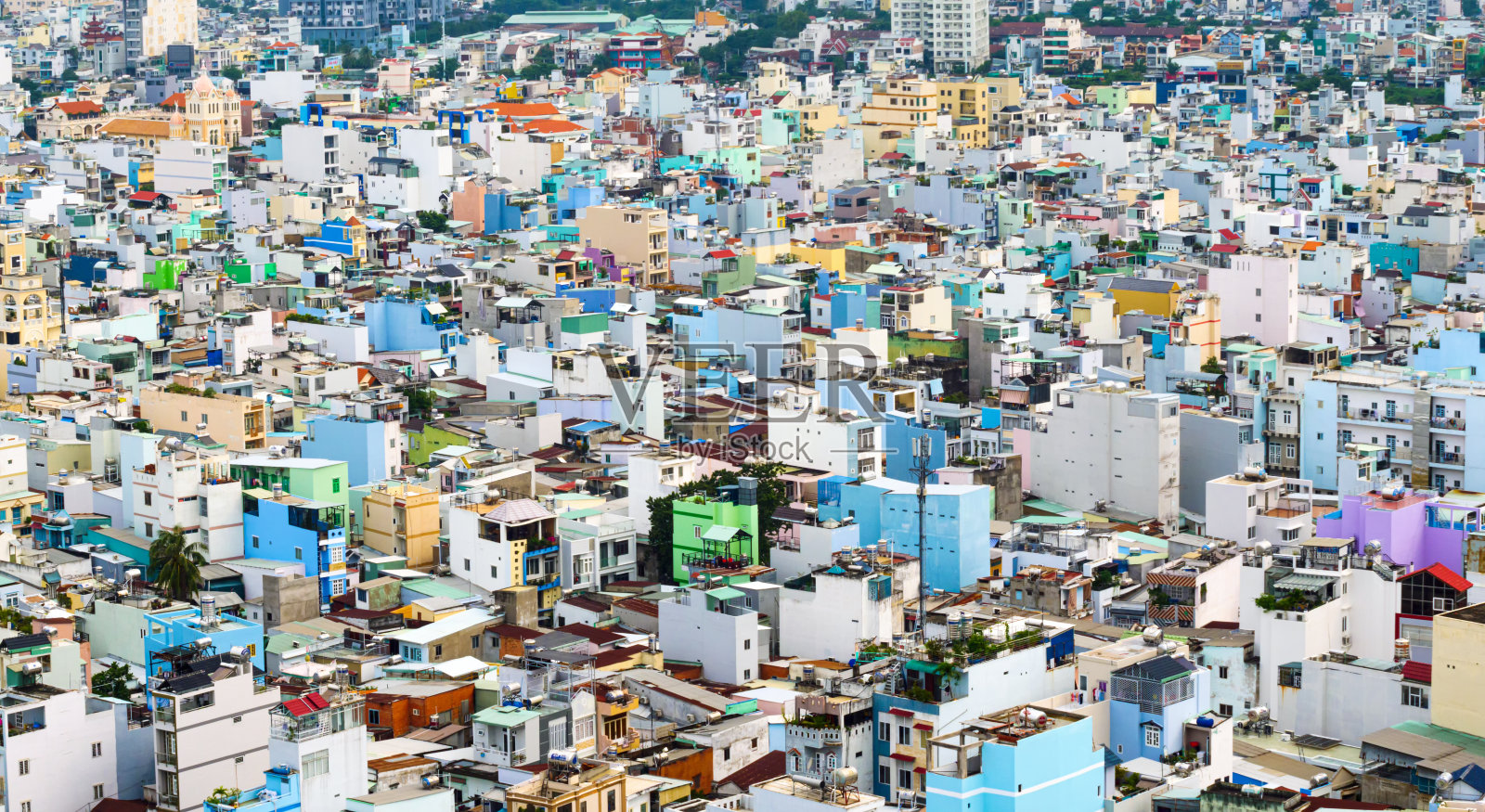 越南胡志明市- 2019年9月23日:从第四区俯瞰胡志明市的发展建筑和交通全景。越南是世界上增长最快的国家。照片摄影图片