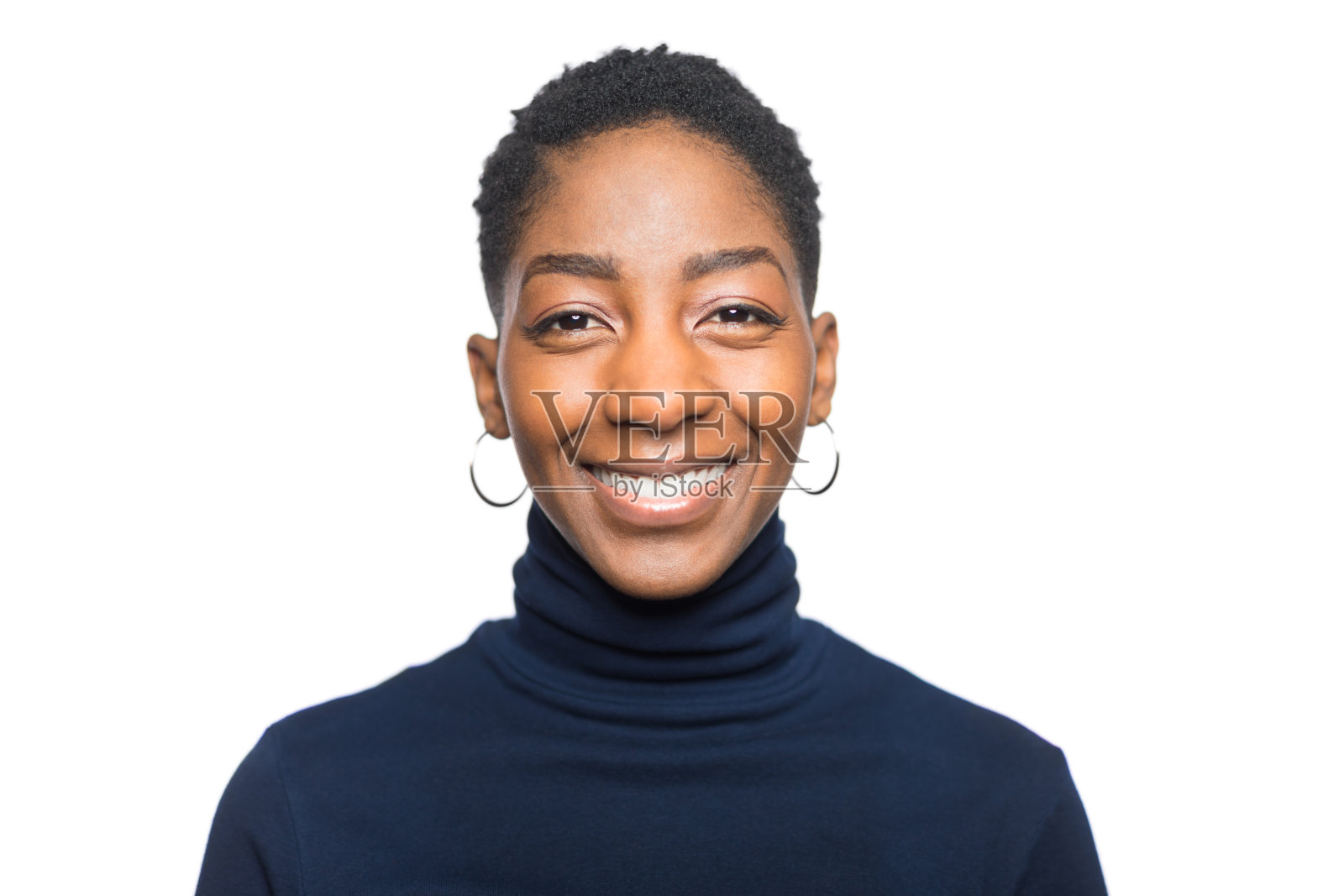 年轻微笑的非洲裔妇女的肖像照片摄影图片