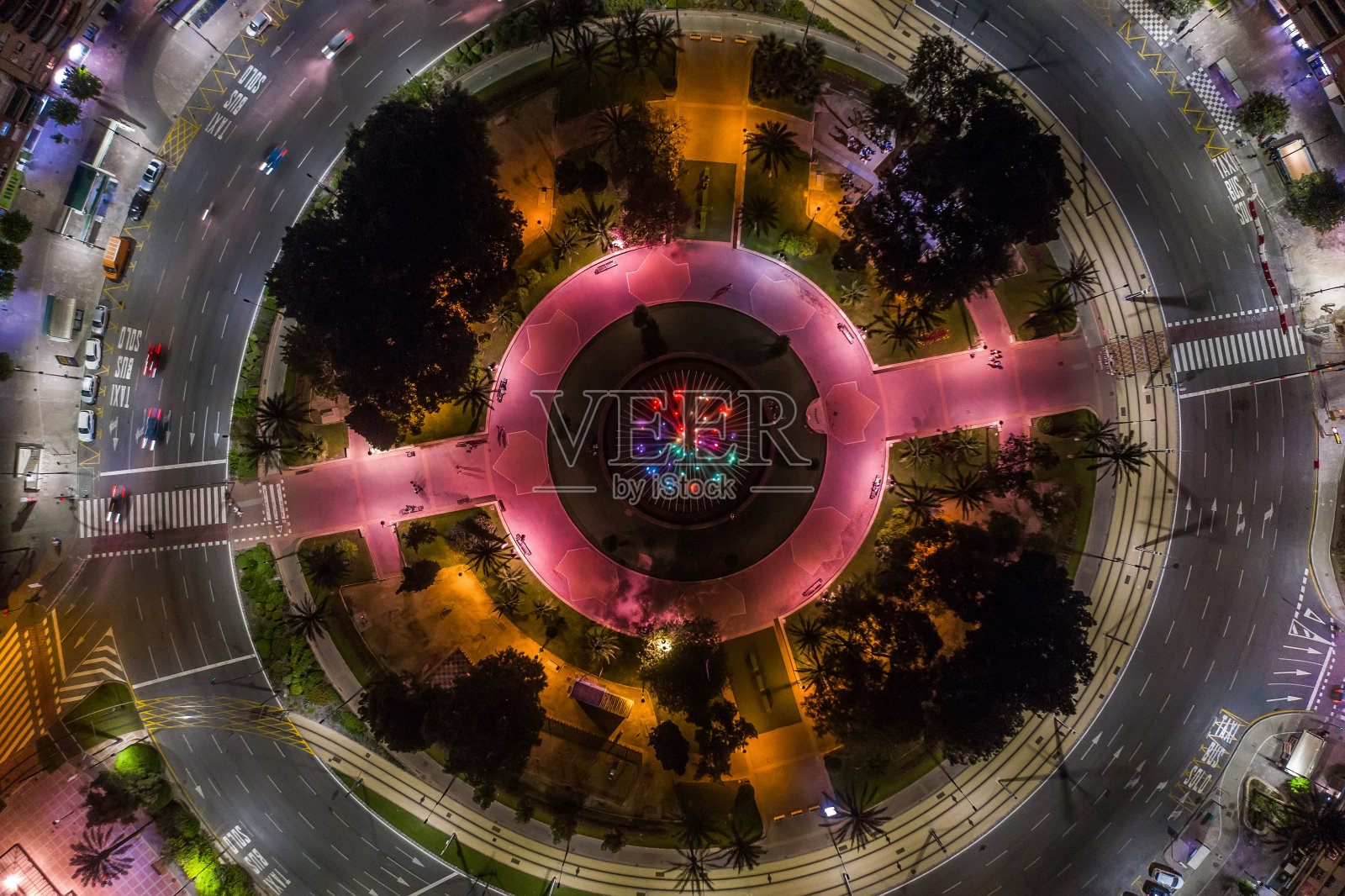 穆尔西亚广场圆形喷泉鸟瞰图。西班牙照片摄影图片