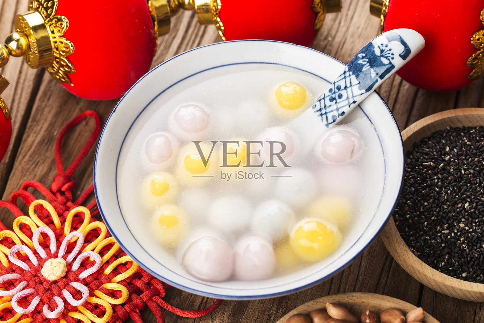 中国元宵节食物彩色的饺子照片摄影图片