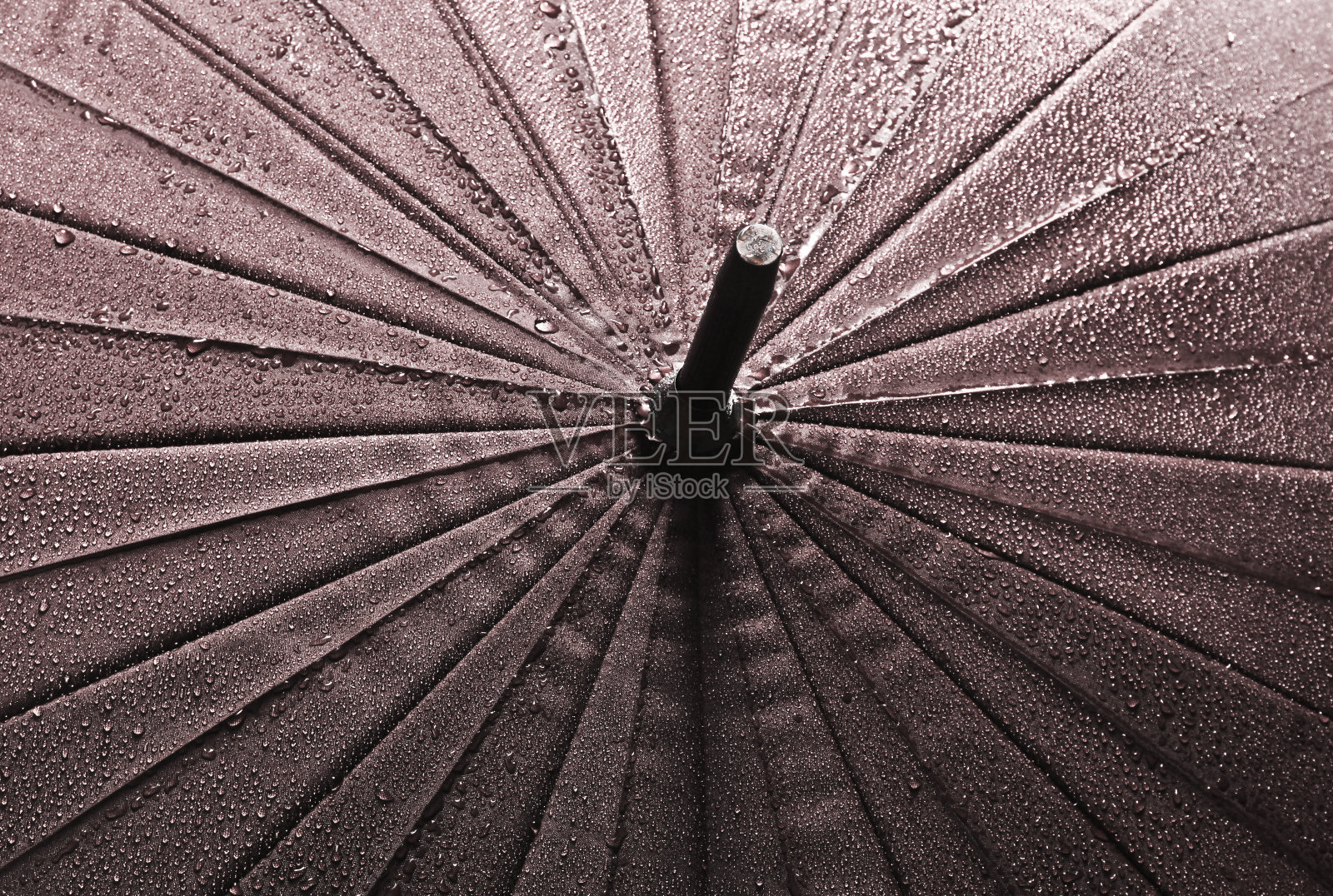 特写伞的纹理在雨滴照片摄影图片