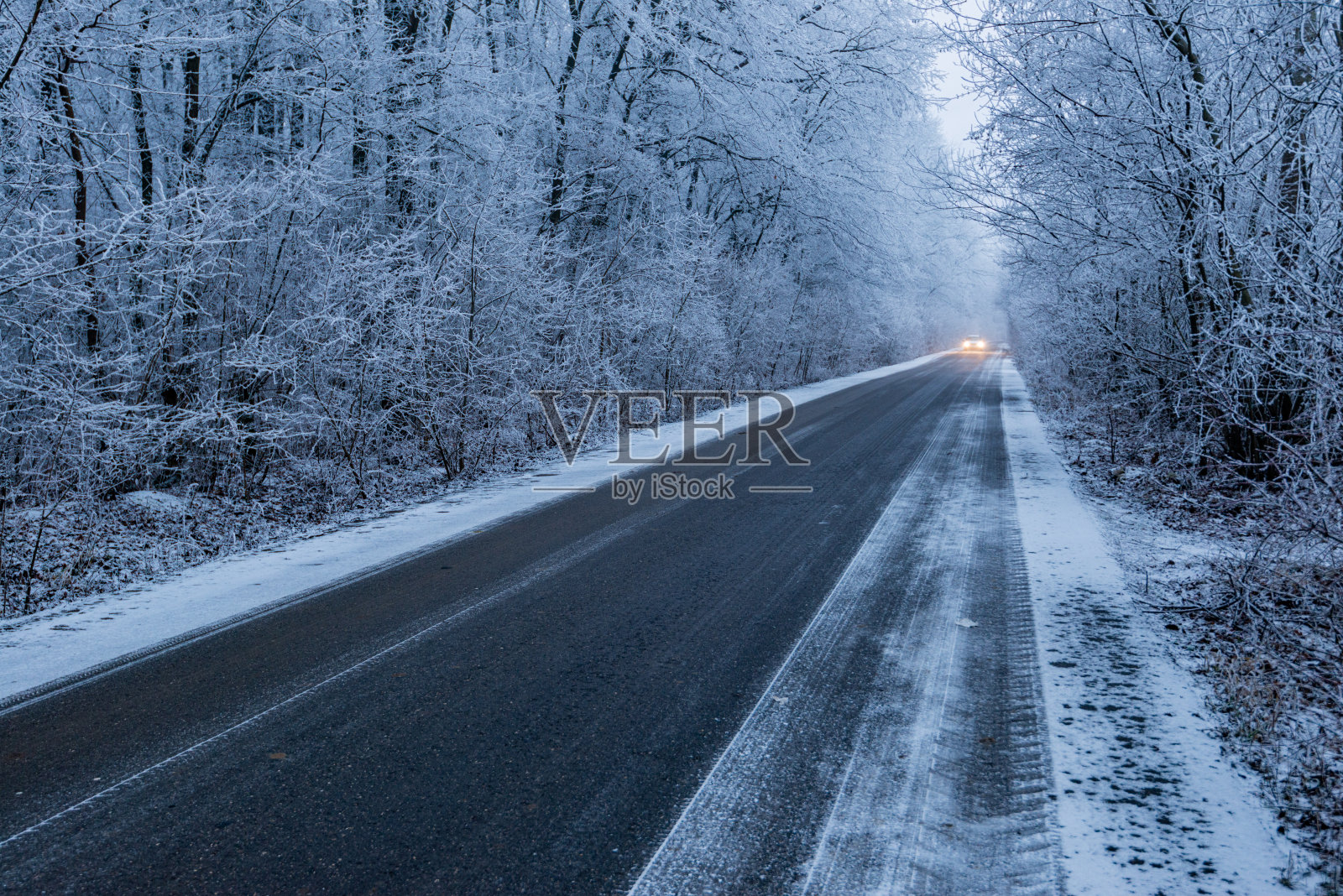 冬天冻路照片摄影图片