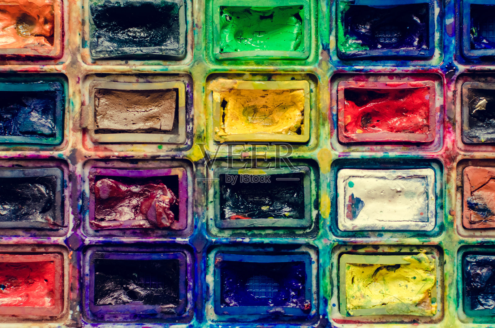 艺术家画笔和水彩颜料盒照片摄影图片