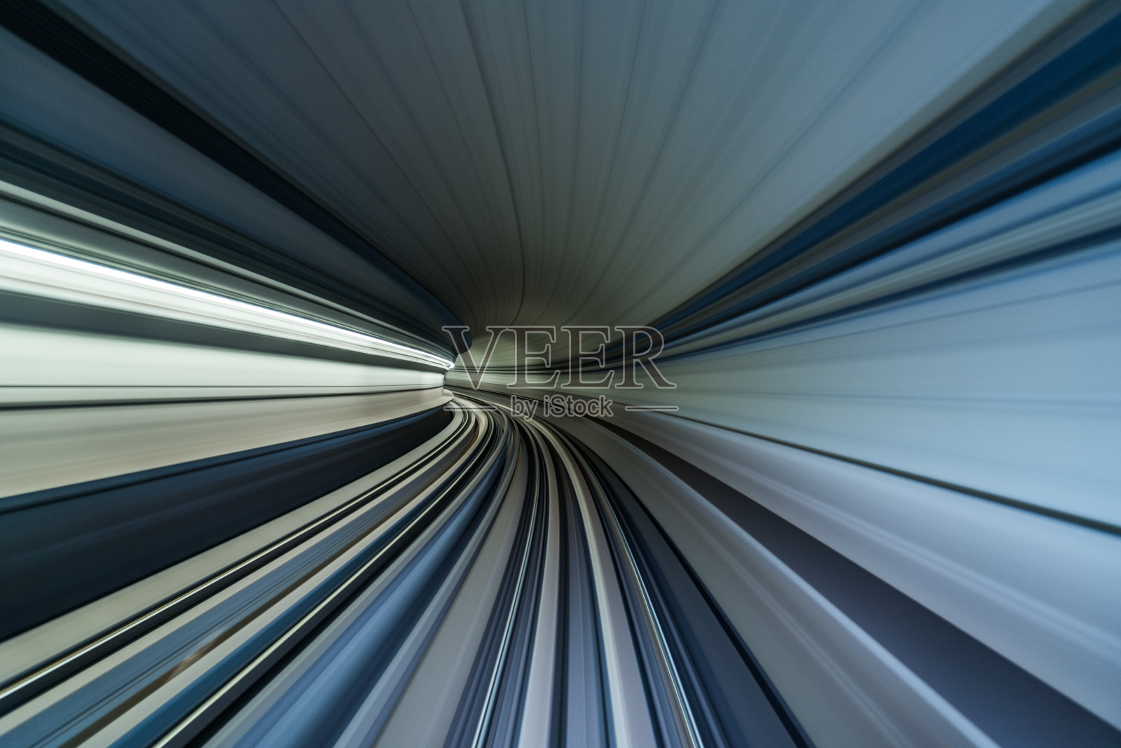 POV迪拜地铁乘坐隧道照片摄影图片