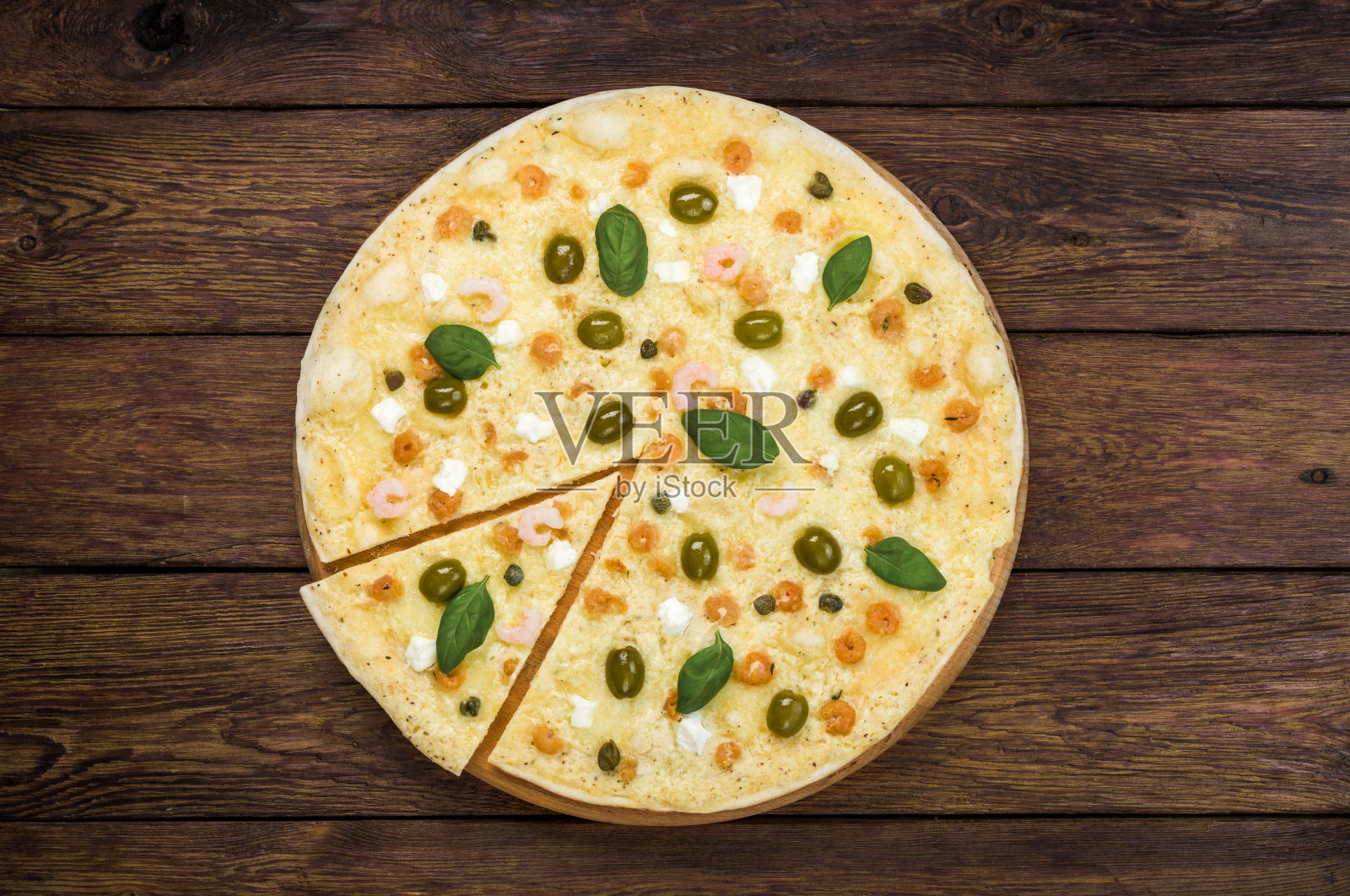 意大利海鲜披萨在木材背景照片摄影图片