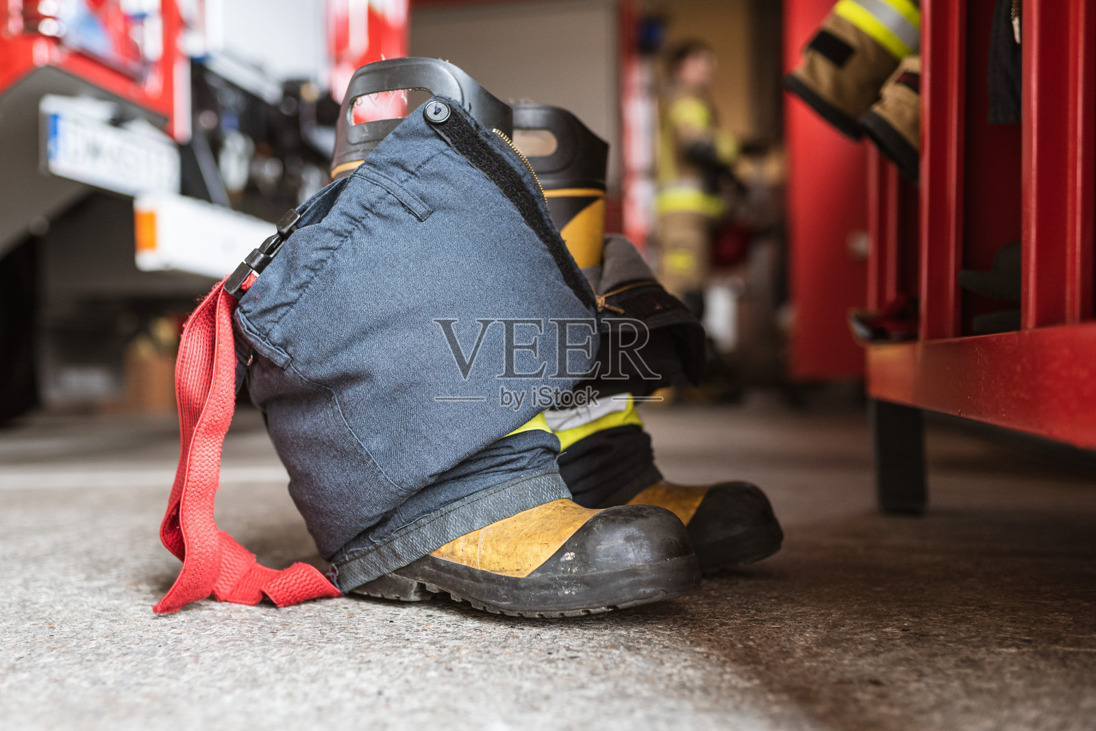 消防员的鞋和裤子照片摄影图片