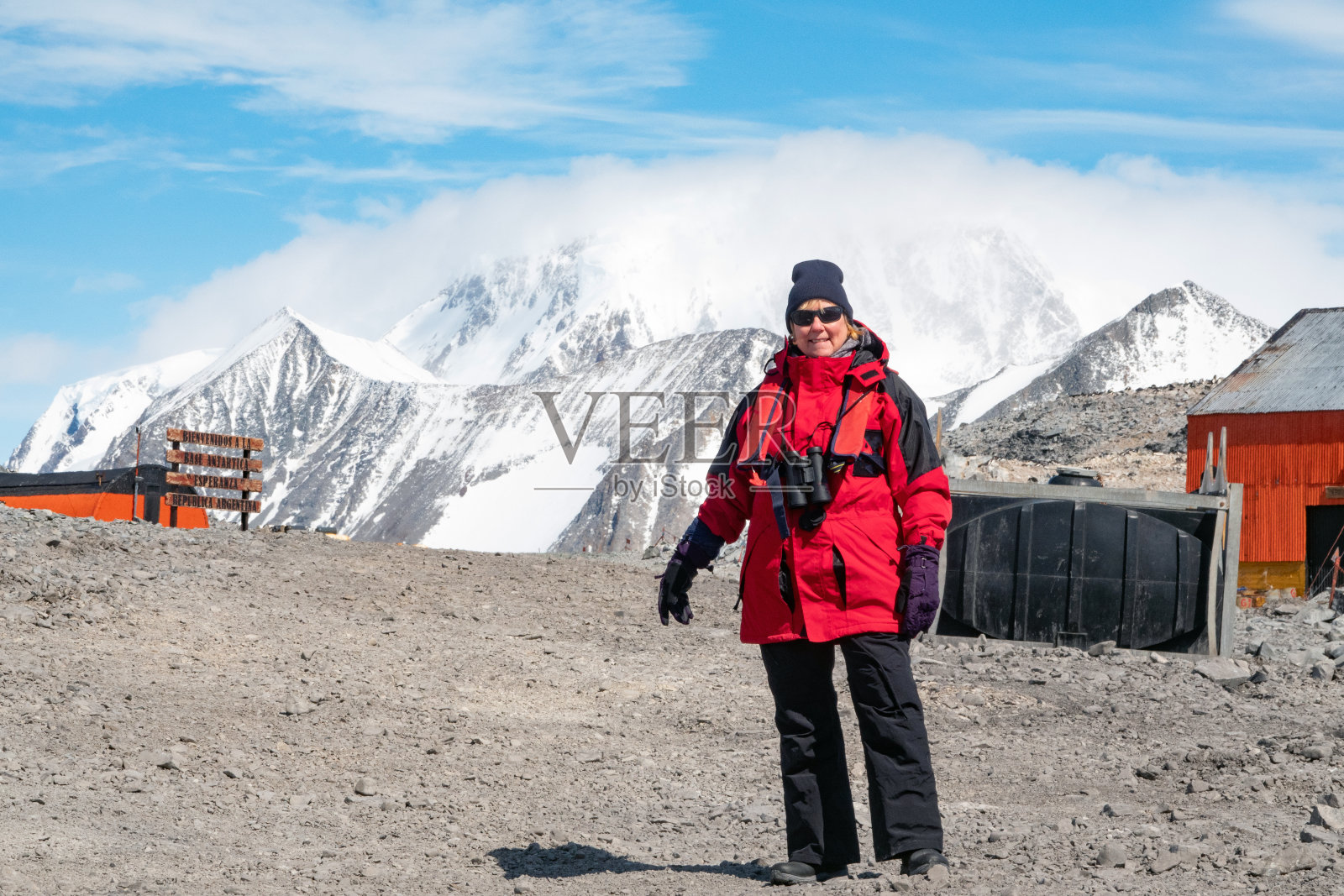 单身女性探索南极半岛照片摄影图片
