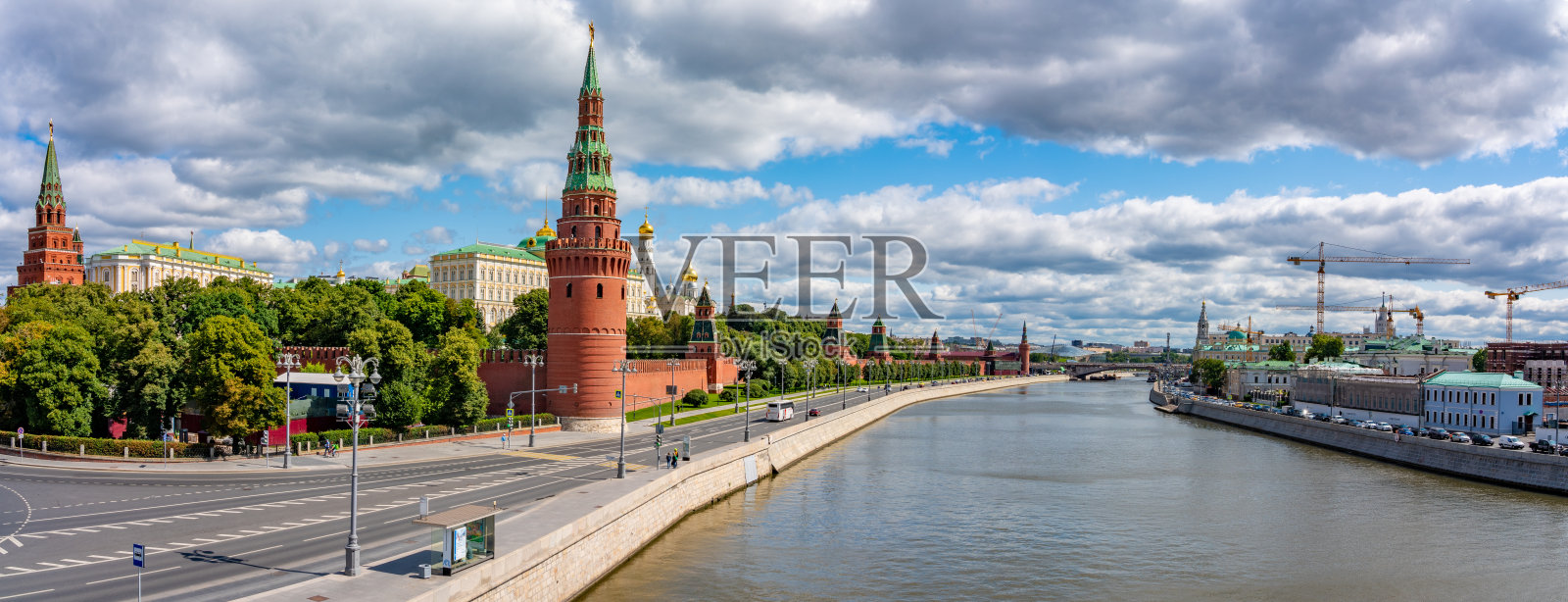 从莫斯科河眺望克里姆林宫照片摄影图片