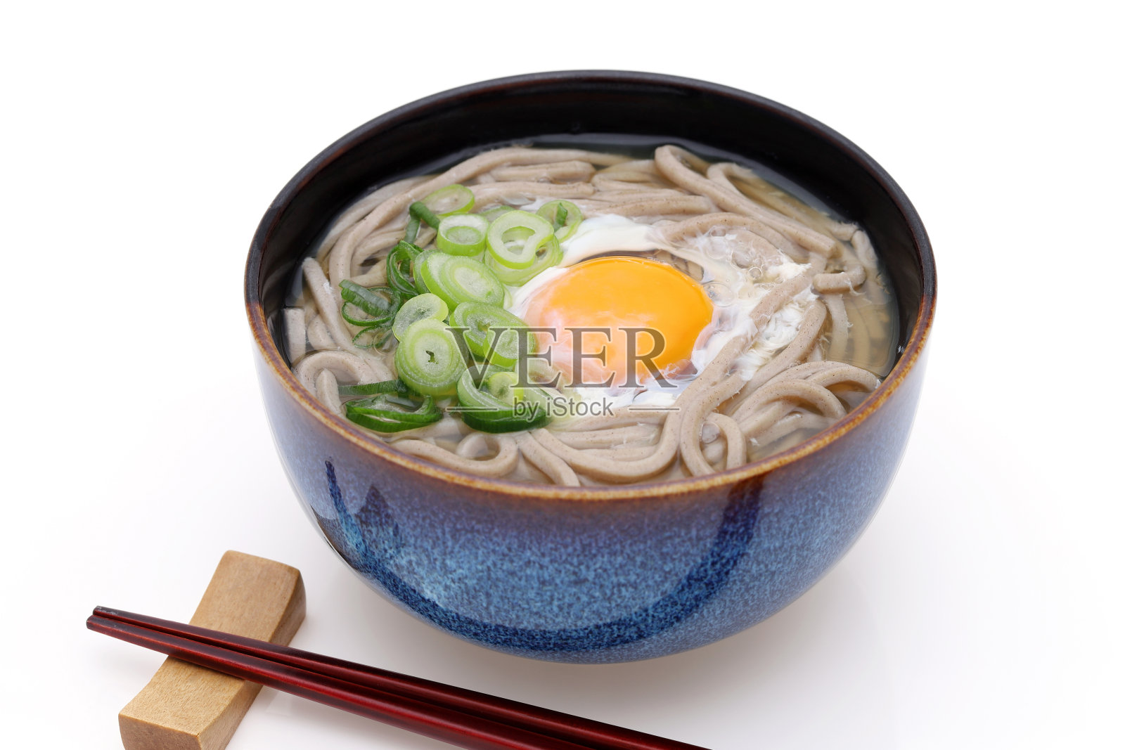 日本Tukimi荞麦面在碗里照片摄影图片