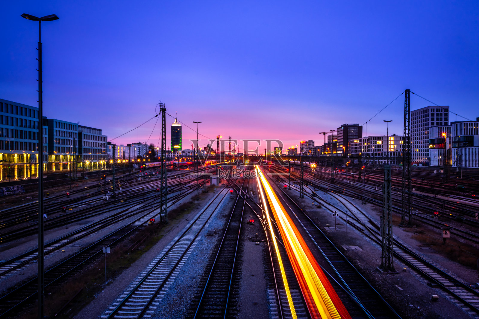 多纳斯伯格大桥，德国慕尼黑，日落铁路照片摄影图片