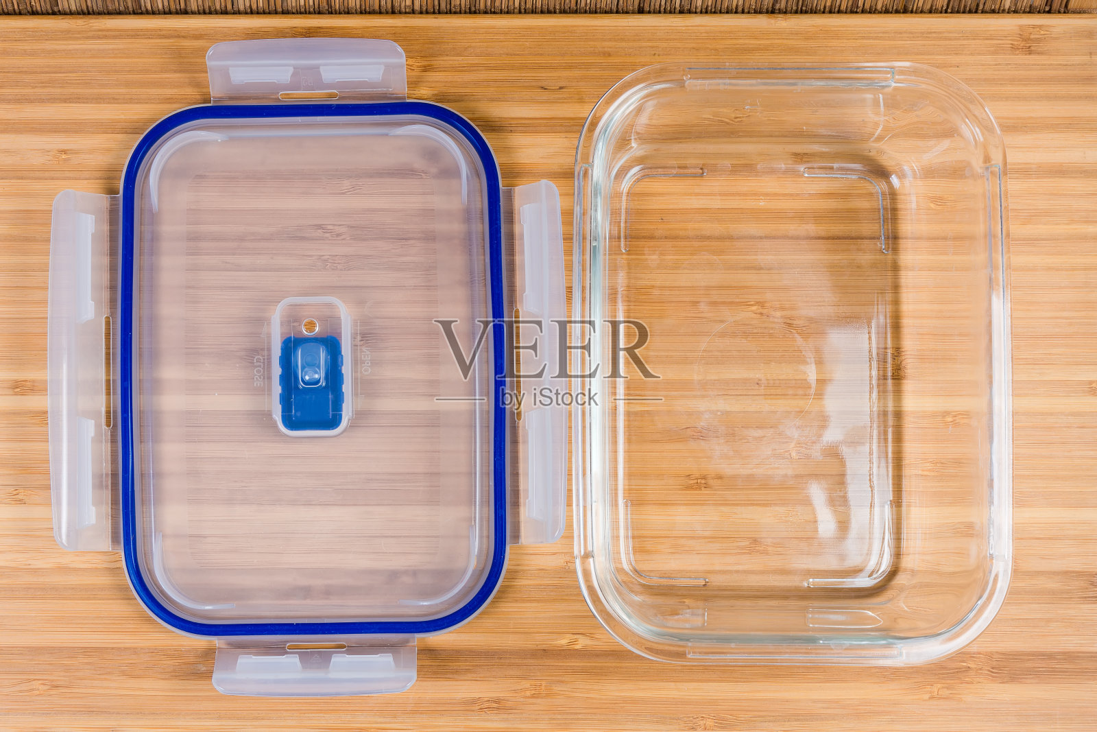 玻璃食品储存容器和半透明塑料盖，俯视图照片摄影图片