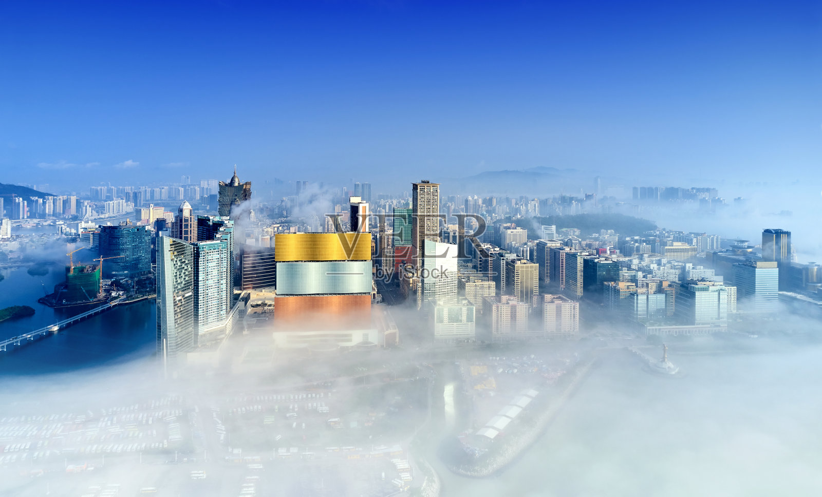 早晨，中国澳门，澳门老城的现代摩天大楼照片摄影图片